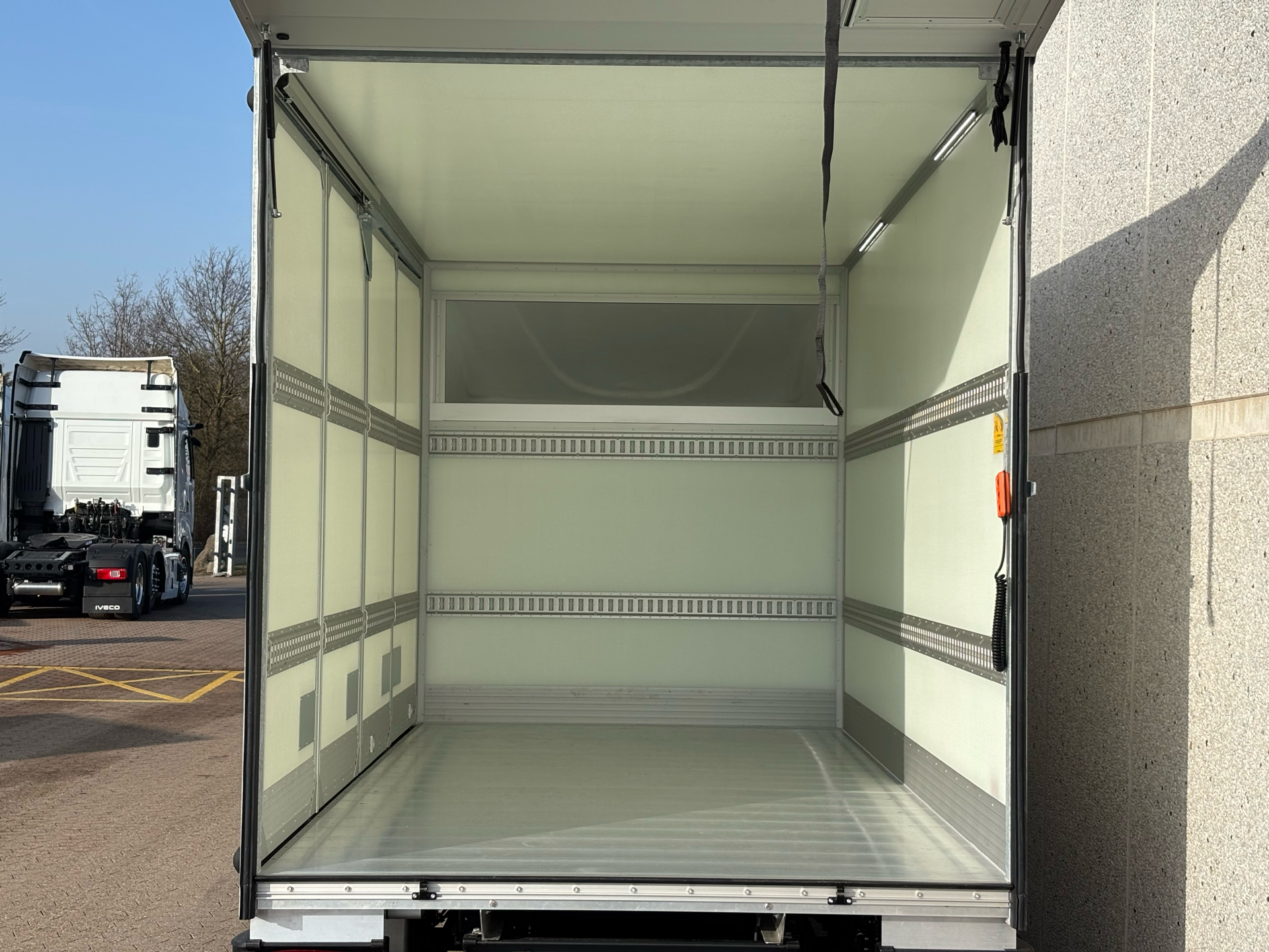Billede af Iveco Daily 35S18 4800mm 3,0 D 176HK Ladv./Chas. 8g Aut.
