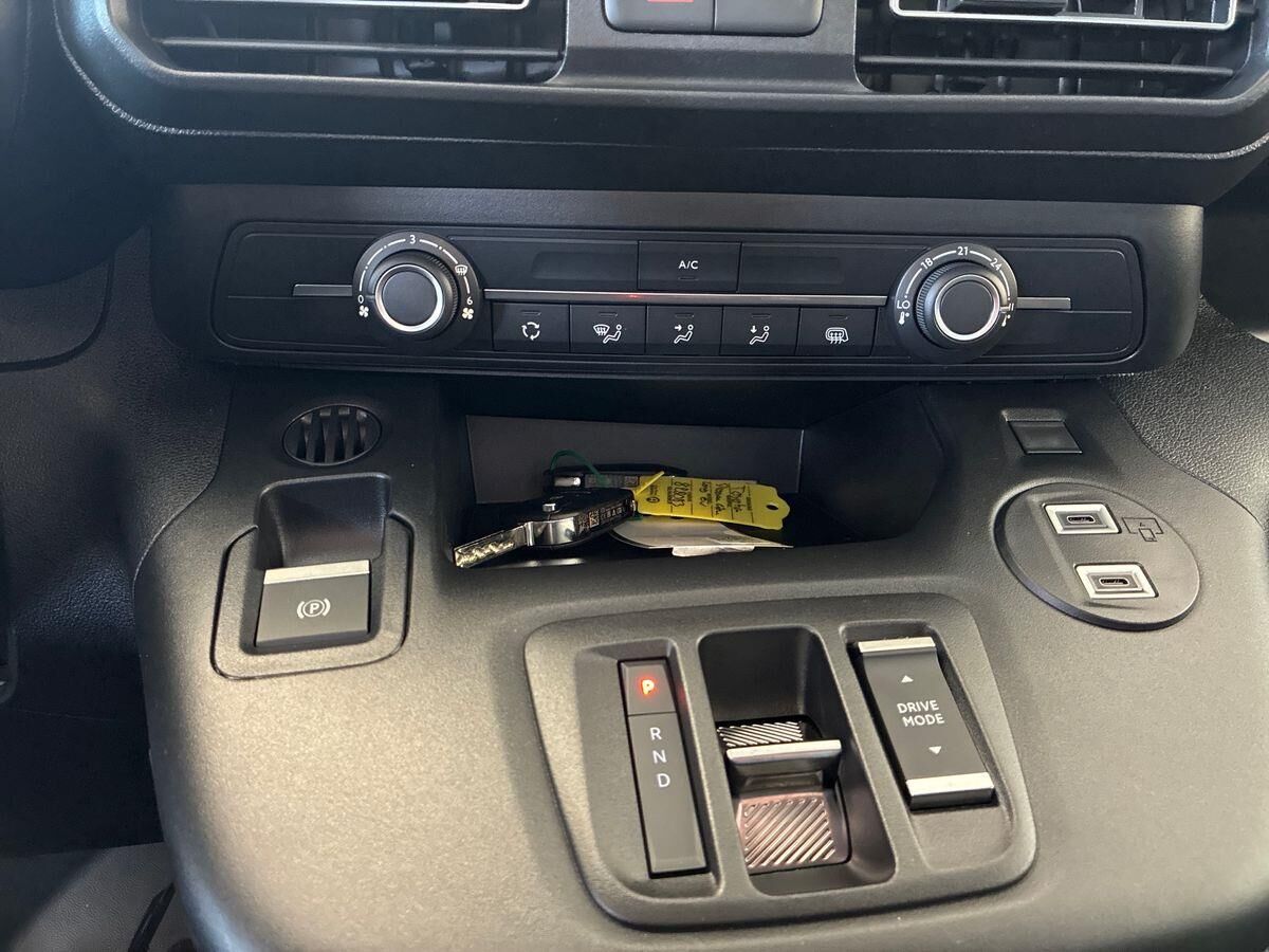 Billede af Toyota Proace City 50 kWh (136 hk) Long/To skydedøre aut. gear Comfort Master