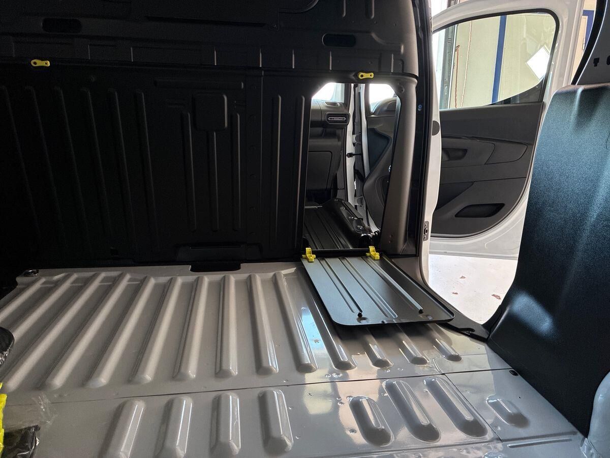 Billede af Toyota Proace City 50 kWh (136 hk) Long/To skydedøre aut. gear Comfort Master