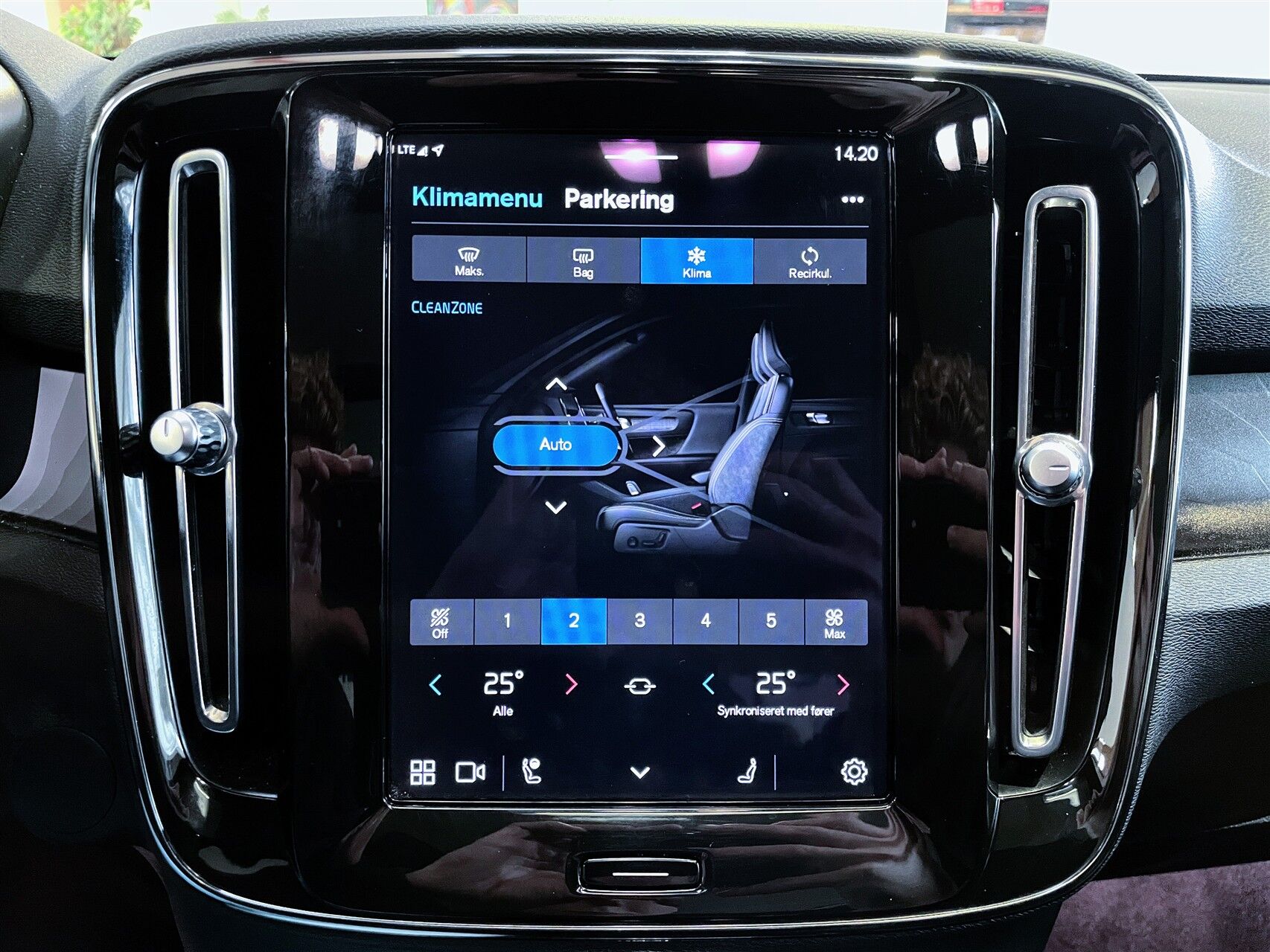 Billede af Volvo XC40 P8 Recharge Twin Ultimate AWD 408HK 5d Aut.