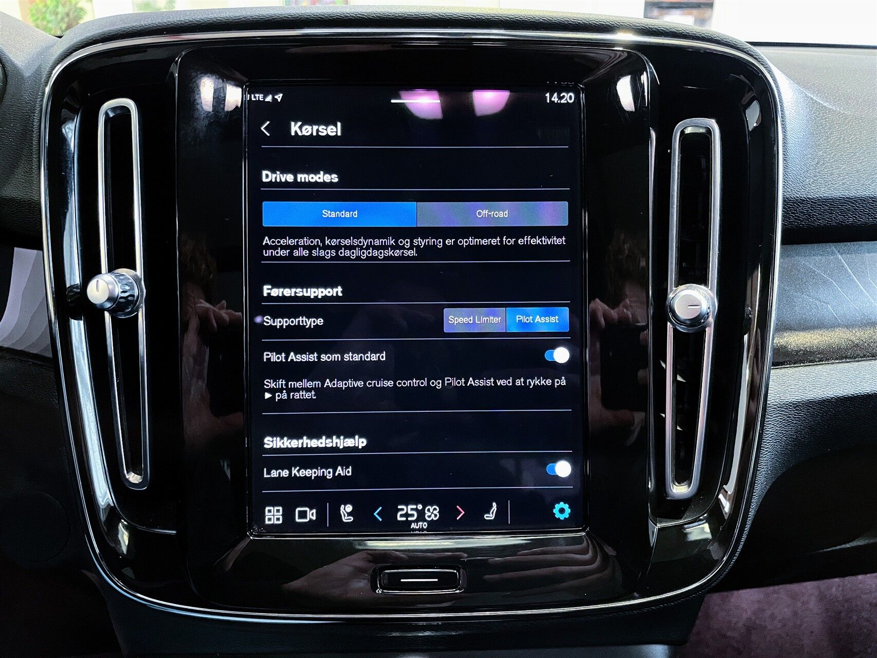 Billede af Volvo XC40 P8 Recharge Twin Ultimate AWD 408HK 5d Aut.