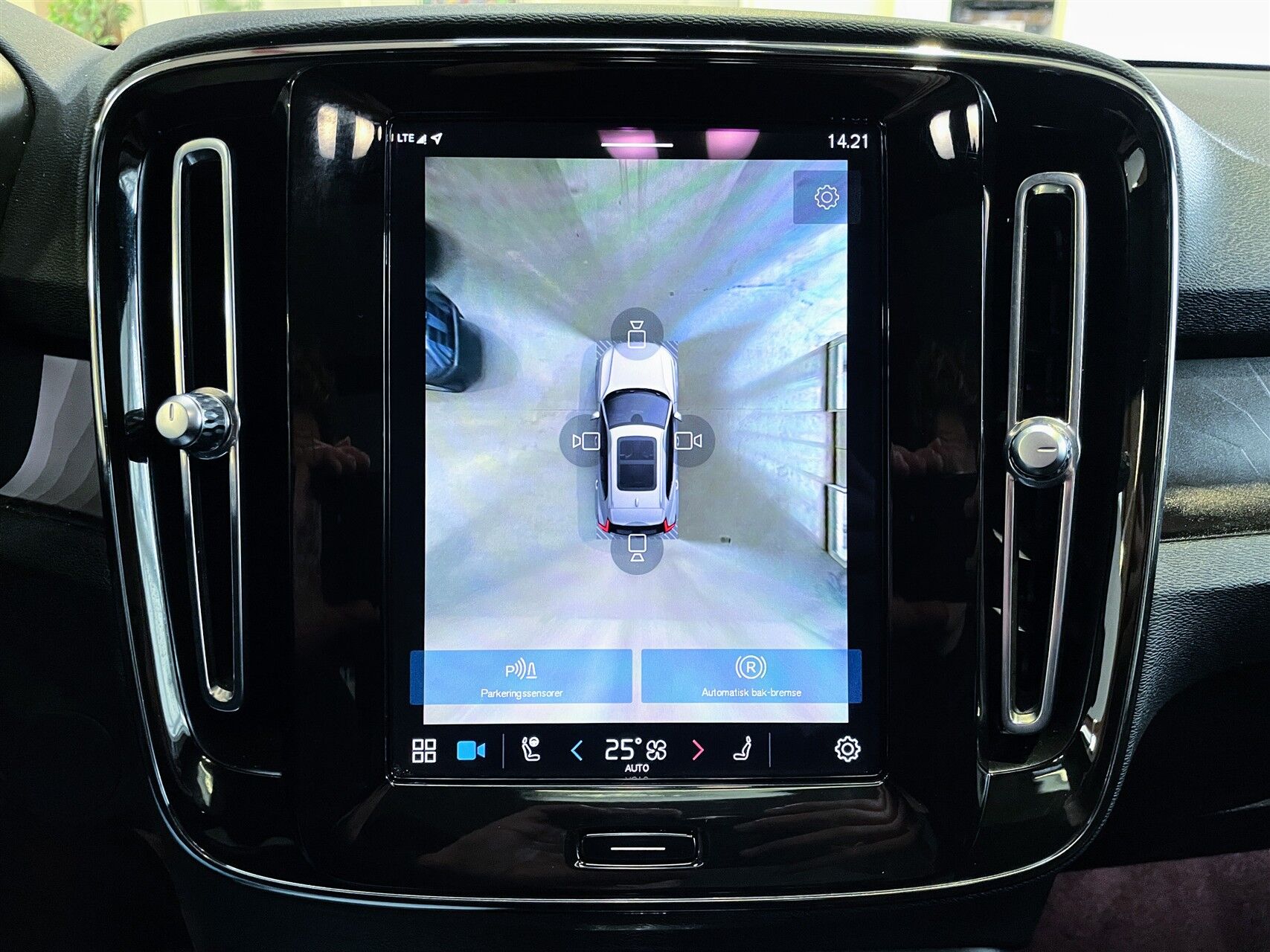 Billede af Volvo XC40 P8 Recharge Twin Ultimate AWD 408HK 5d Aut.