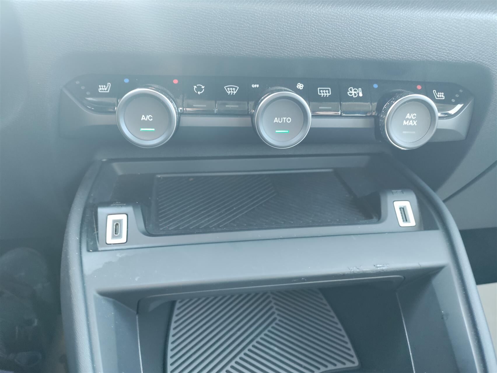 Billede af Citroën C4 1,2 PureTech Carré EAT8 130HK 5d 8g Aut.