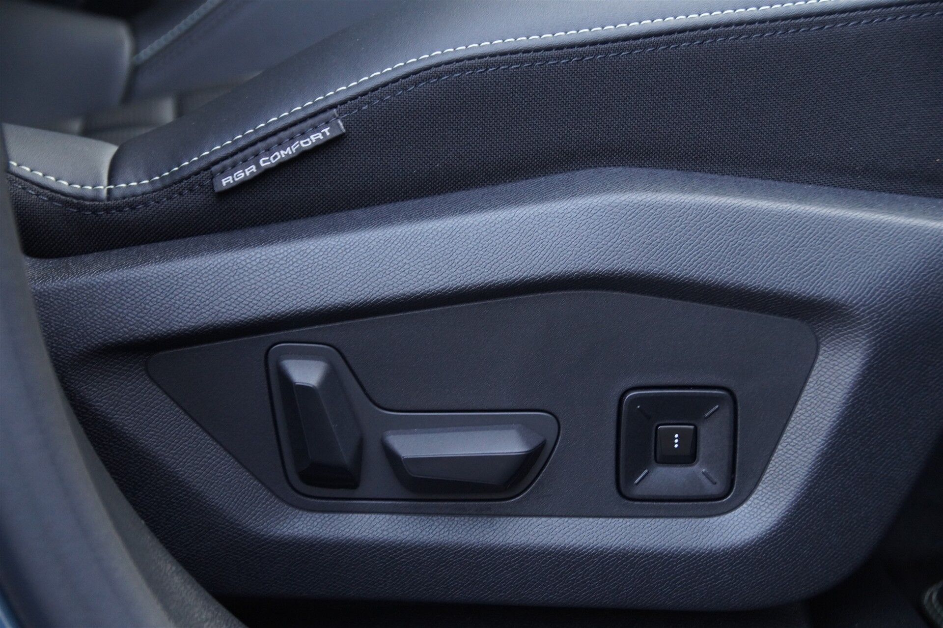 Billede af Peugeot e-3008 EL GT Pack 210HK 5d Aut.