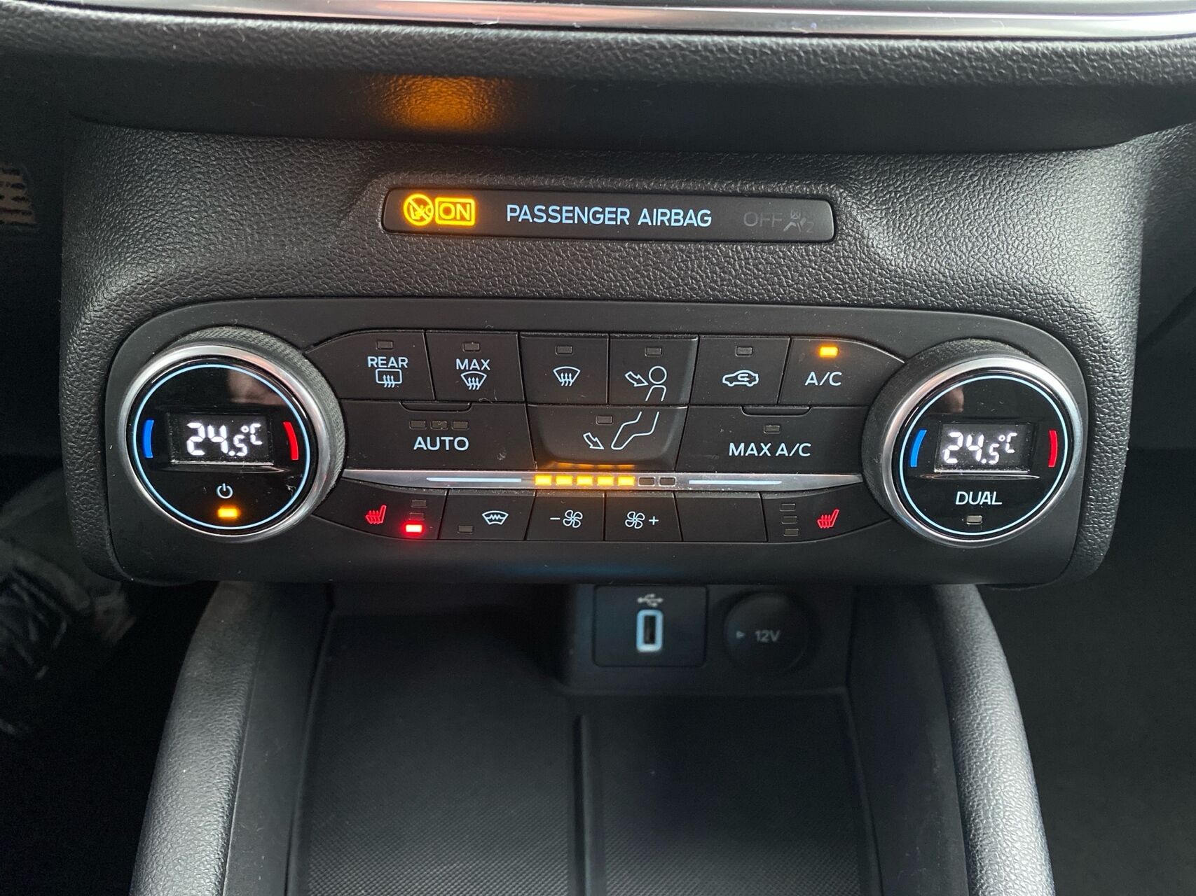 Billede af Ford Focus 1,5 EcoBlue Titanium Business 120HK Stc 8g Aut.