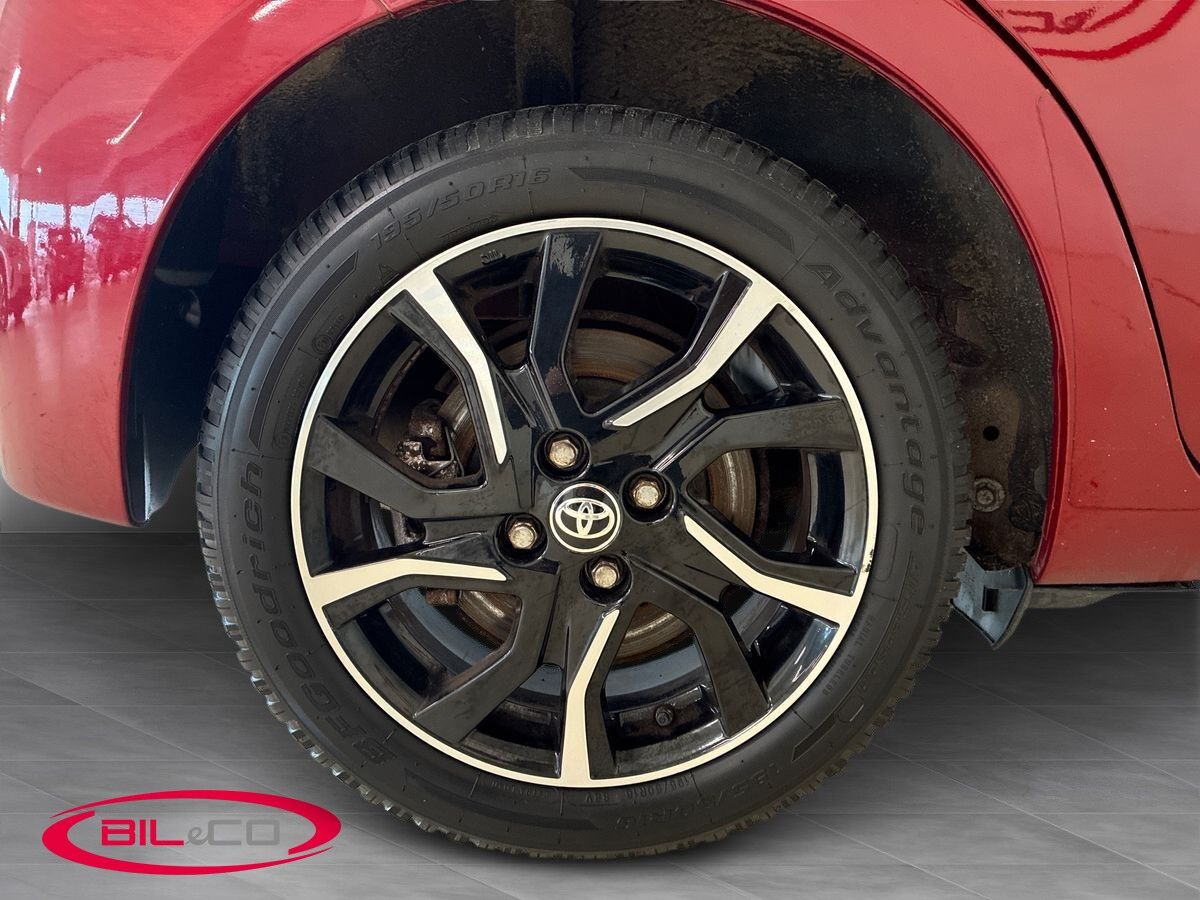 Billede af Toyota Yaris 1,5 Hybrid Spirit E-CVT 100HK 5d Trinl. Gear