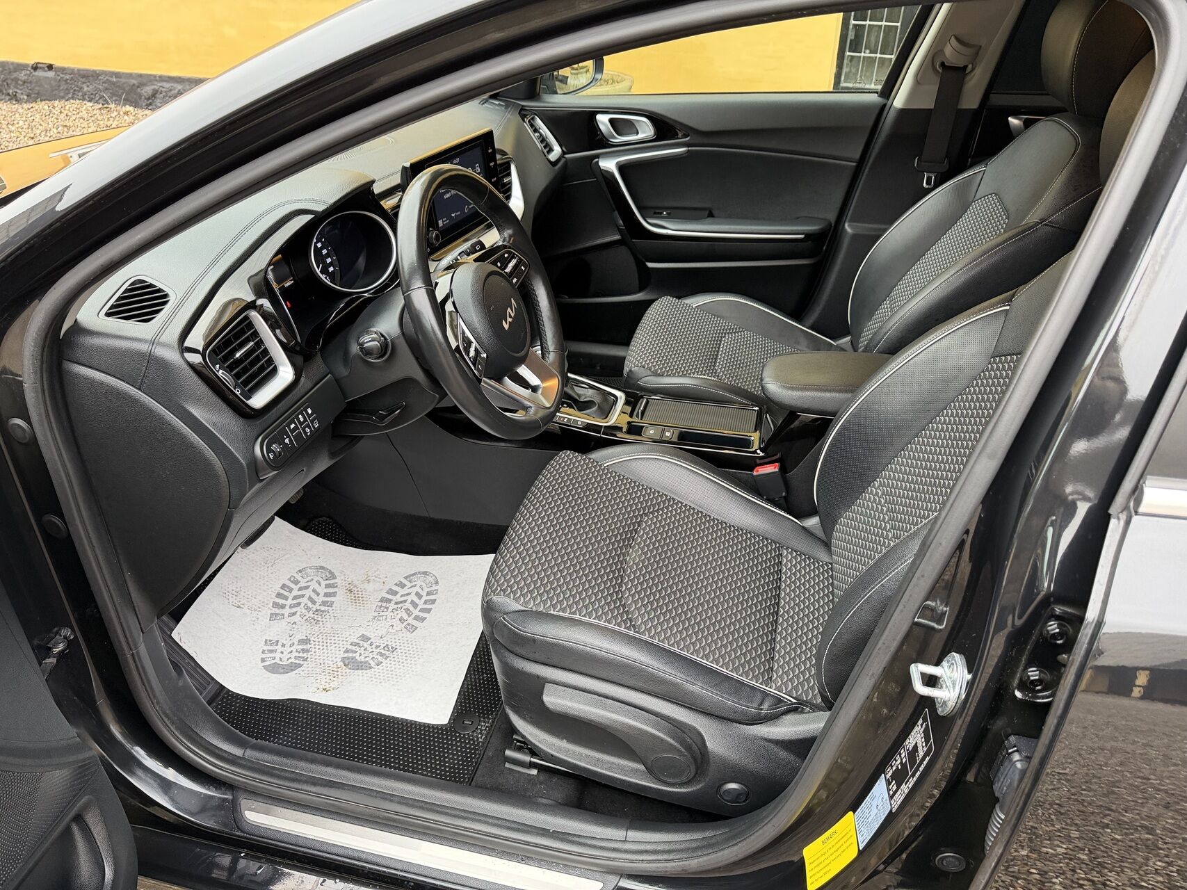 Billede af Kia Ceed SW 1,6 GDI PHEV  Plugin-hybrid Upgrade DCT 141HK Stc 6g Aut.