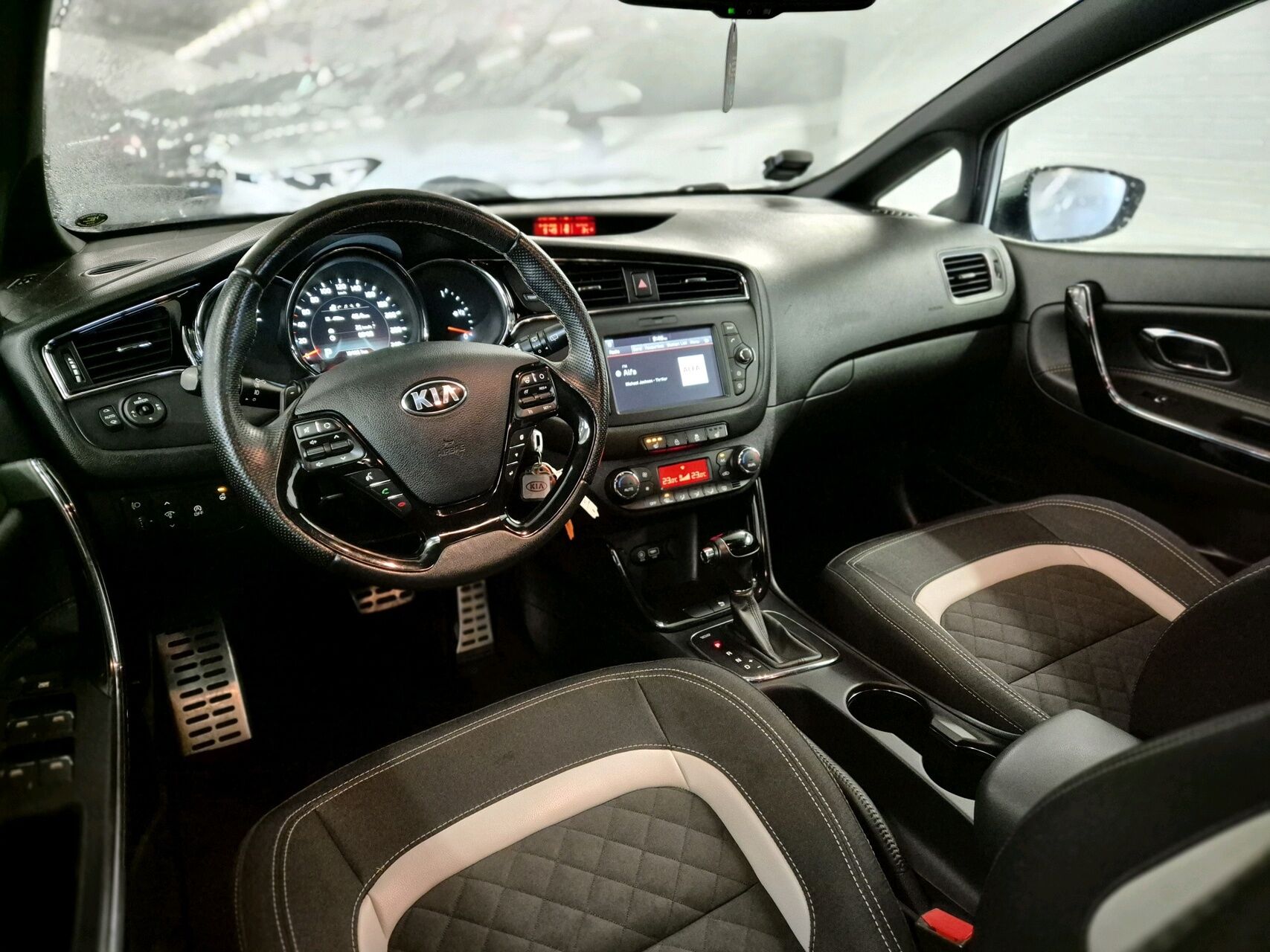 Billede af Kia Ceed SW 1,6 CRDI GT-Line Limited DCT 136HK Stc 7g Aut.