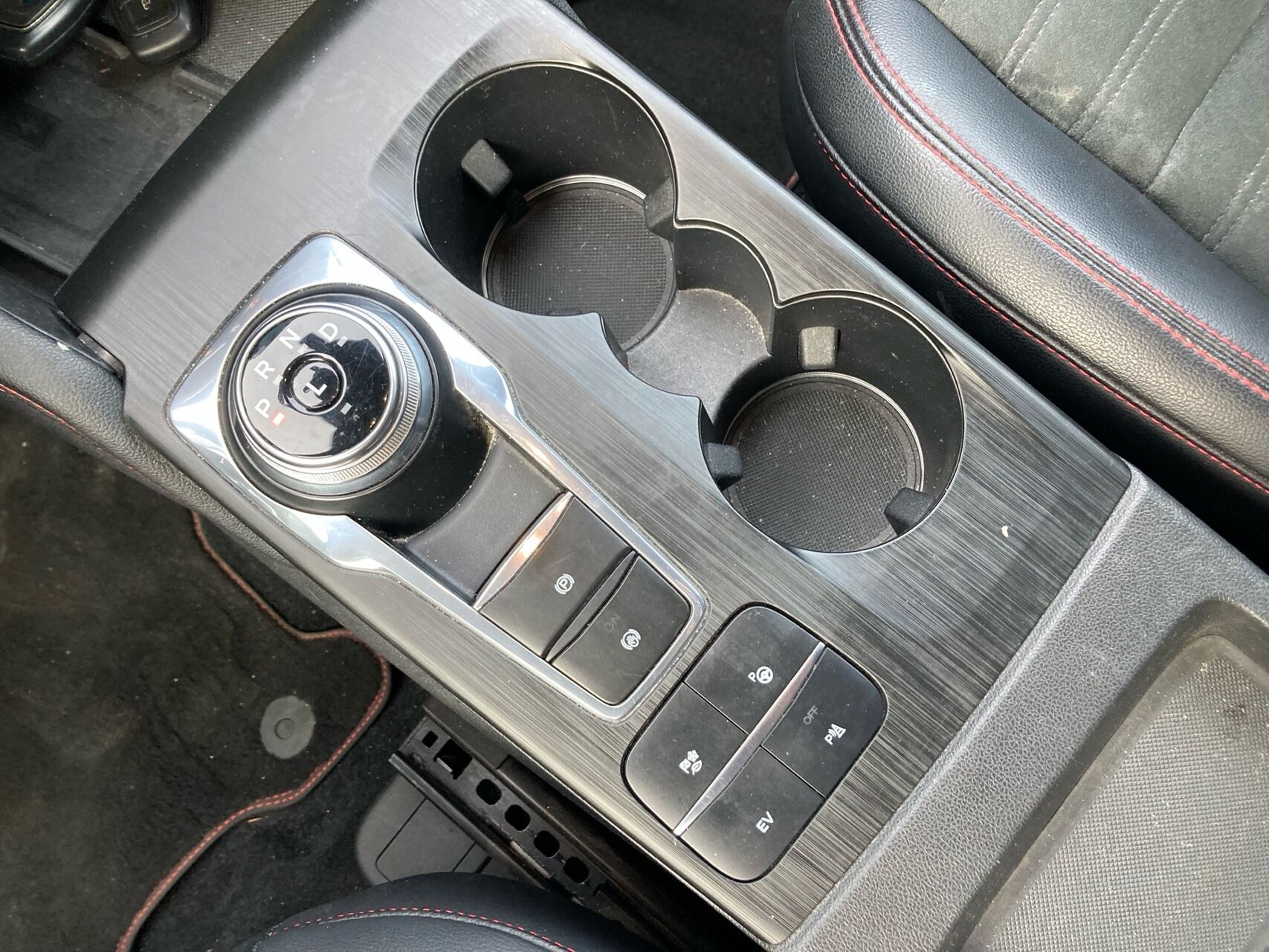 Billede af Ford Kuga 2,5 Plugin-hybrid ST-Line X CVT 225HK 5d Trinl. Gear