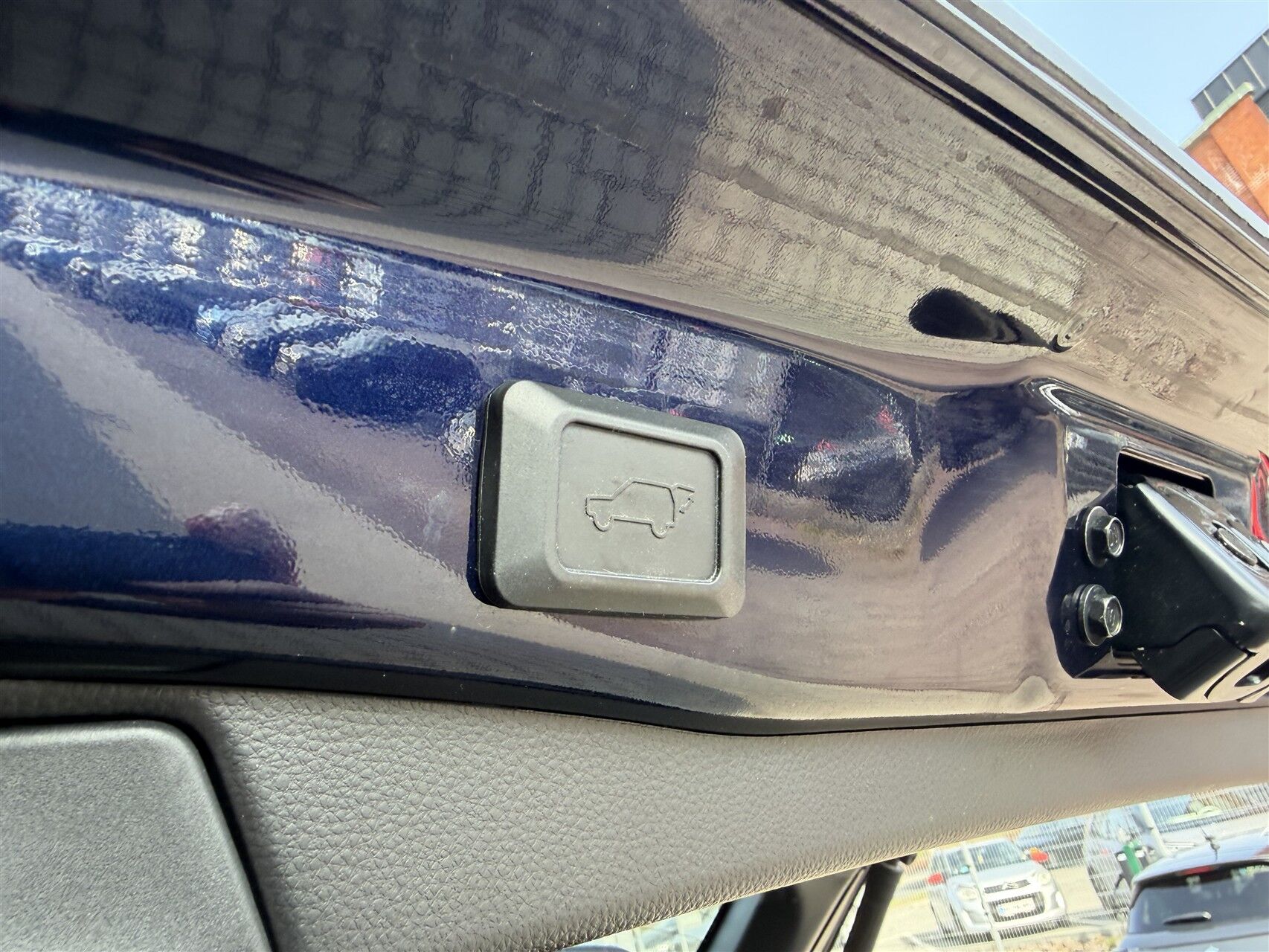 Billede af Suzuki Across 2,5 Plugin-hybrid Adventure E-CVT 306HK 5d Trinl. Gear