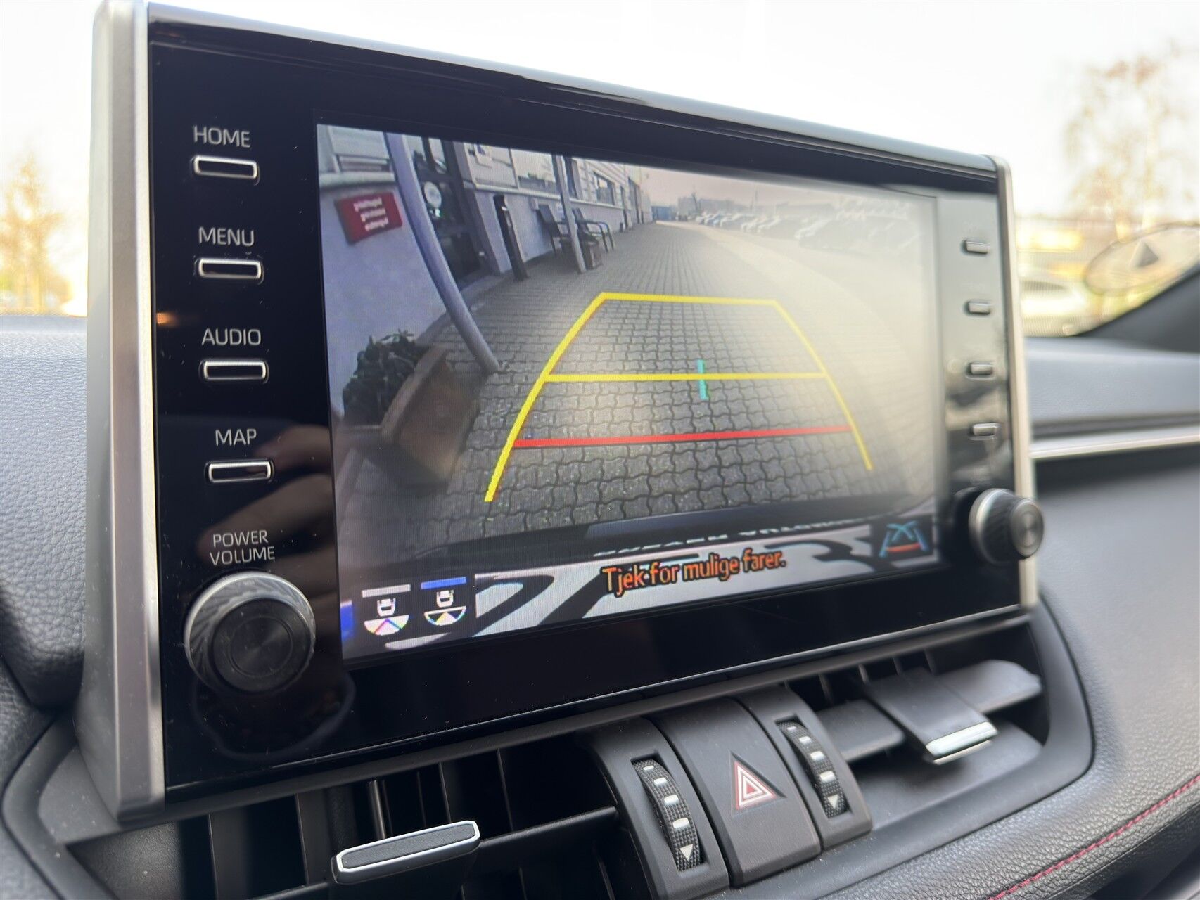 Billede af Suzuki Across 2,5 Plugin-hybrid Adventure E-CVT 306HK 5d Trinl. Gear