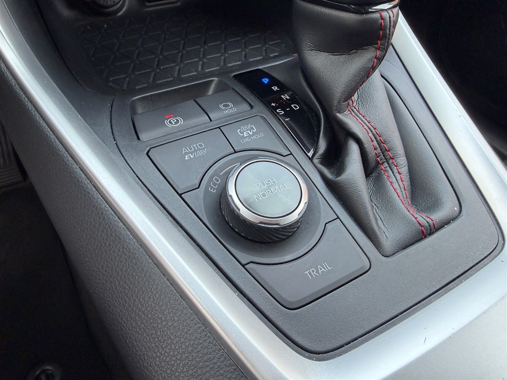 Billede af Suzuki Across 2,5 Plugin-hybrid Adventure E-CVT 306HK 5d Trinl. Gear