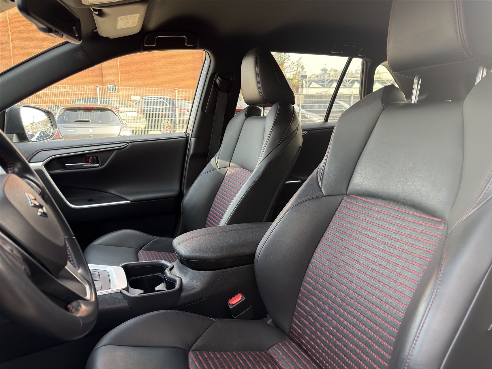 Billede af Suzuki Across 2,5 Plugin-hybrid Adventure E-CVT 306HK 5d Trinl. Gear