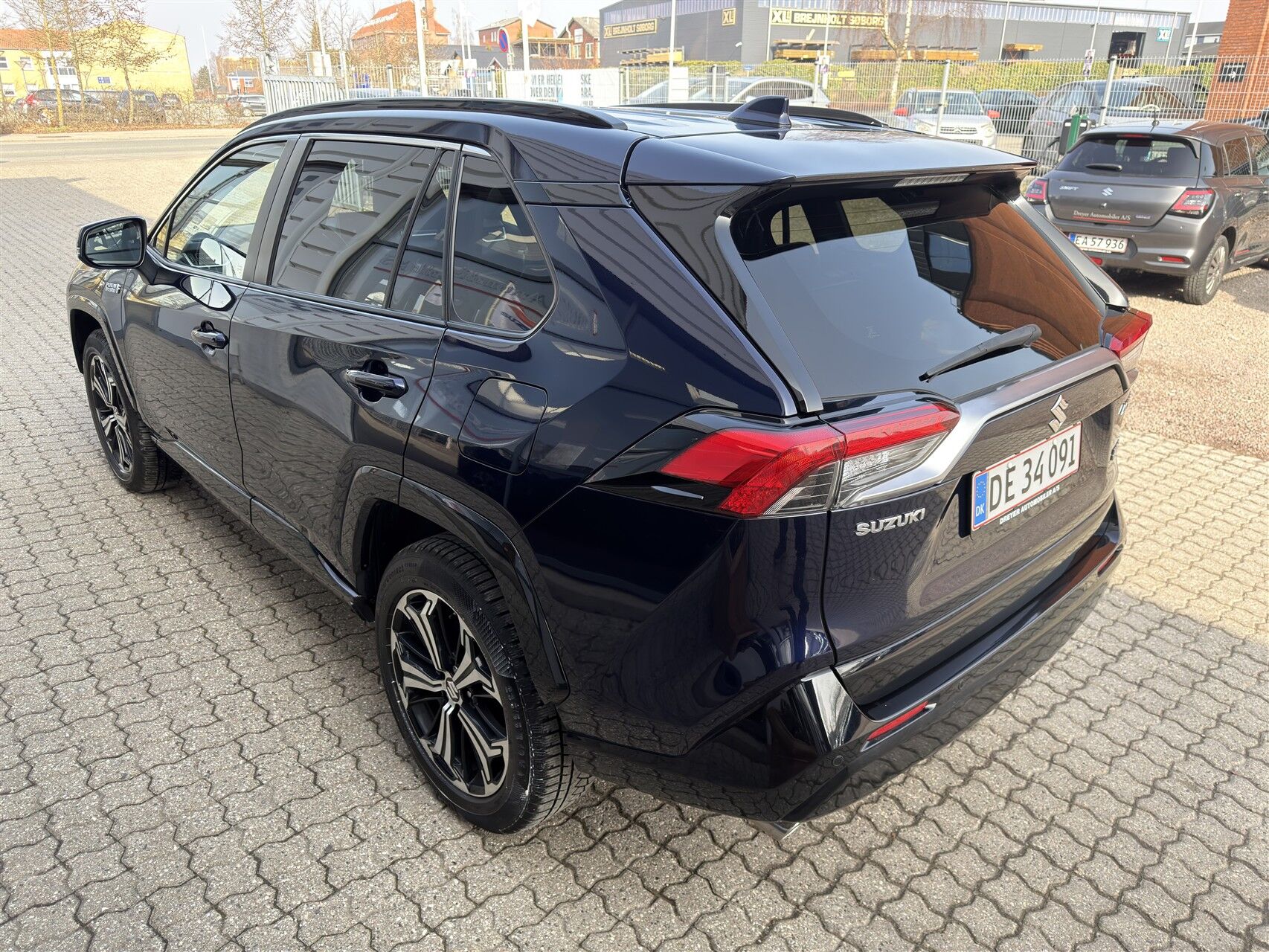 Billede af Suzuki Across 2,5 Plugin-hybrid Adventure E-CVT 306HK 5d Trinl. Gear