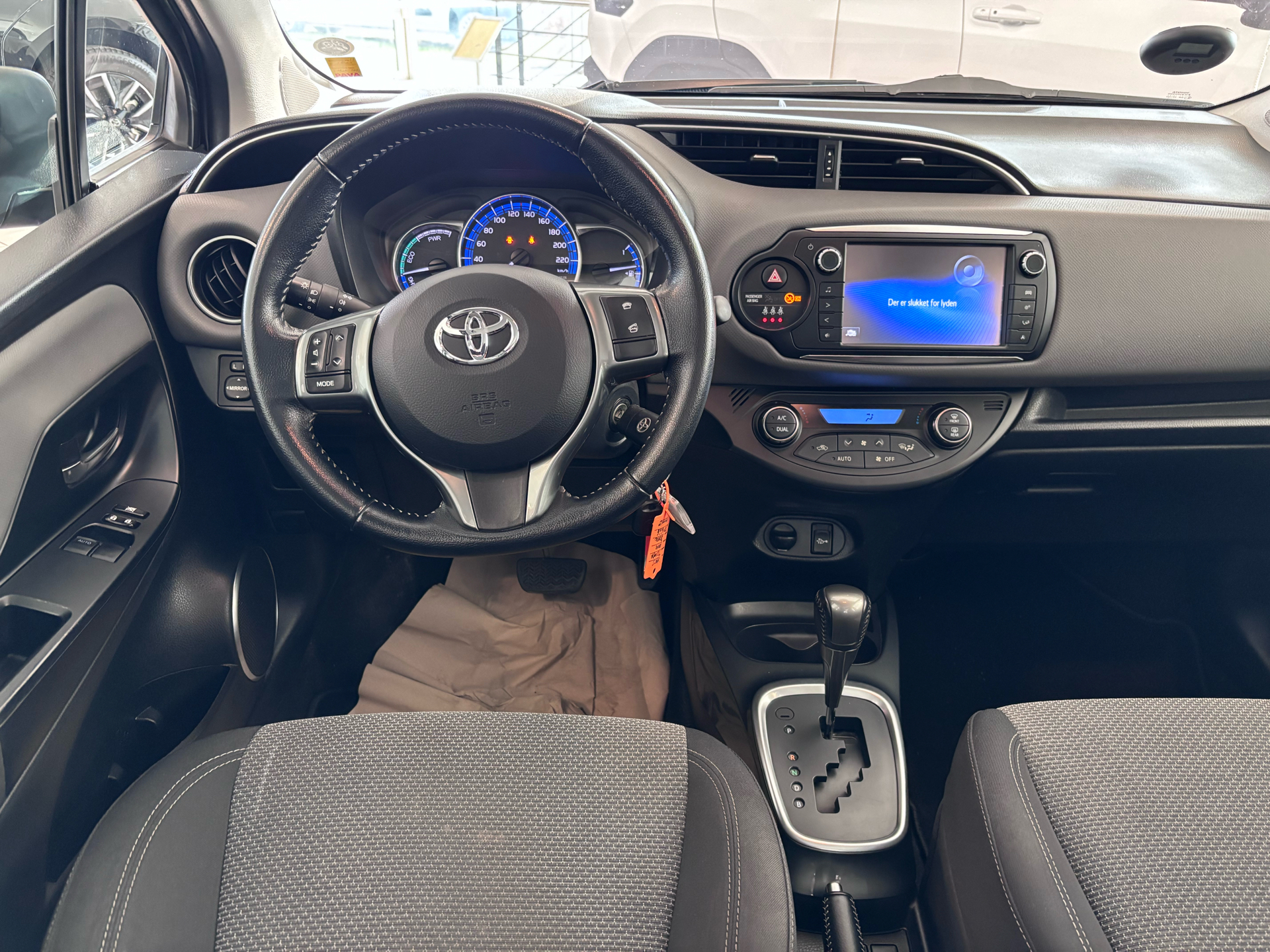 Billede af Toyota Yaris 1,5 Hybrid H2 E-CVT 100HK 5d Trinl. Gear