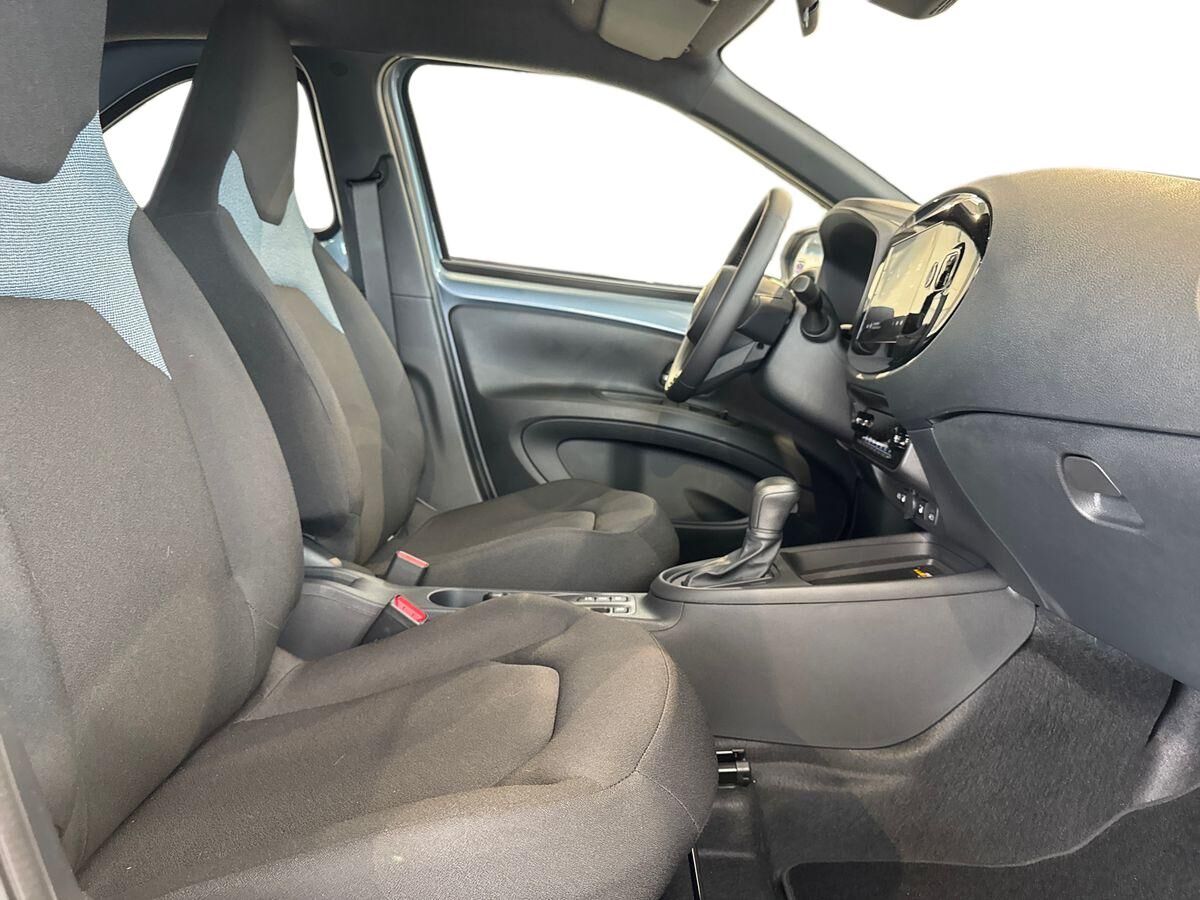 Billede af Toyota Aygo X 1,5 Hybrid Play Comfort CVT 116HK 5d Aut.