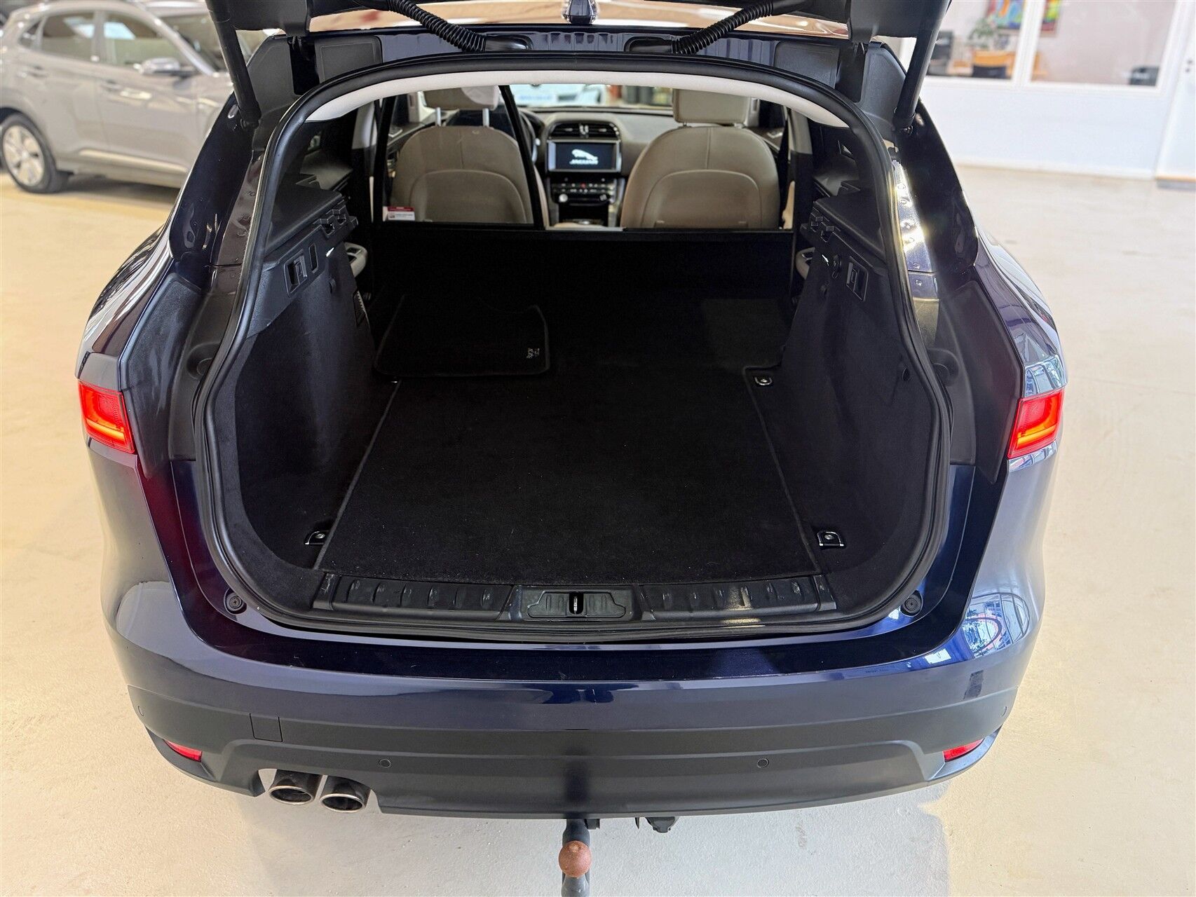 Billede af Jaguar F-PACE 2,0 D R-Sport AWD 180HK 5d 8g Aut.