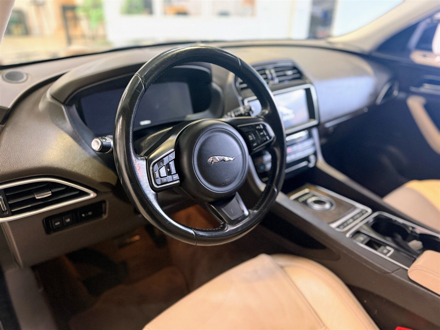 Billede af Jaguar F-PACE 2,0 D R-Sport AWD 180HK 5d 8g Aut.