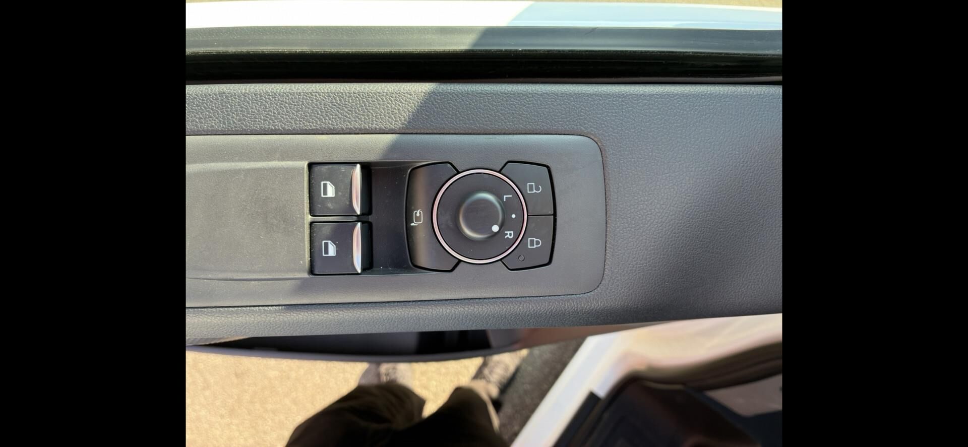 Billede af Ford E-Transit Custom 340 L2H1 EL Limited 136HK Van Aut.