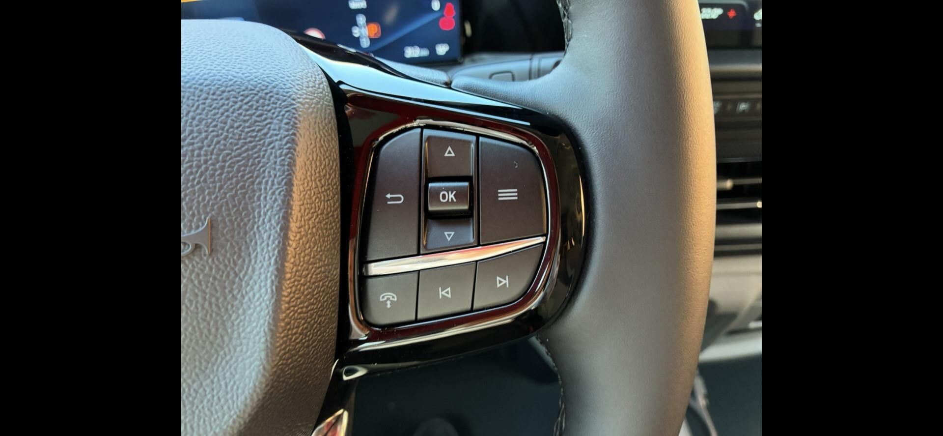 Billede af Ford E-Transit Custom 340 L2H1 EL Limited 136HK Van Aut.