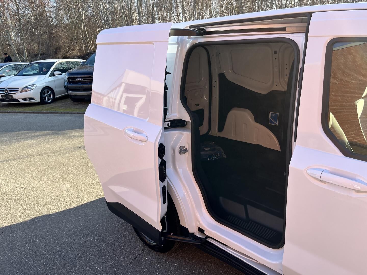 Billede af Ford E-Transit Courier EL Limited 136HK Van Aut.