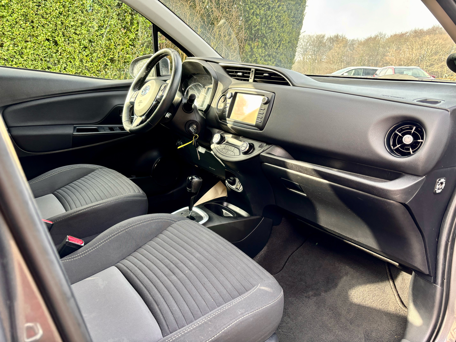 Billede af Toyota Yaris 1,5 Hybrid H2 Premium E-CVT 100HK 5d Trinl. Gear