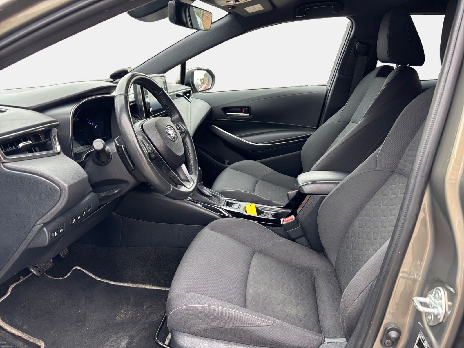 Billede af Toyota Corolla Touring Sports 2,0 Hybrid H3 Business Smart E-CVT 180HK Stc 6g Aut.