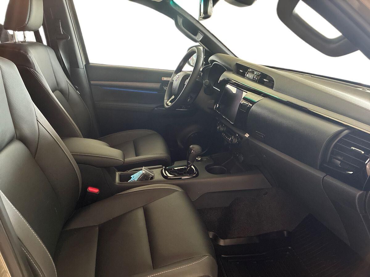 Billede af Toyota HiLux 2.8 diesel MHEV 204hk Double Cab AWD aut. gear T4 Invincible