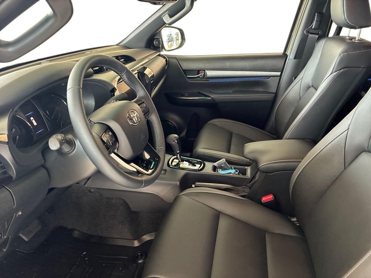 Billede af Toyota HiLux 2.8 diesel MHEV 204hk Double Cab AWD aut. gear T4 Invincible