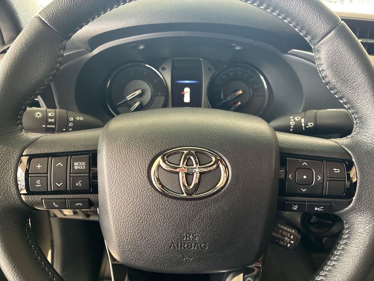 Billede af Toyota HiLux 2.8 diesel MHEV 204hk Double Cab AWD aut. gear T4 Invincible