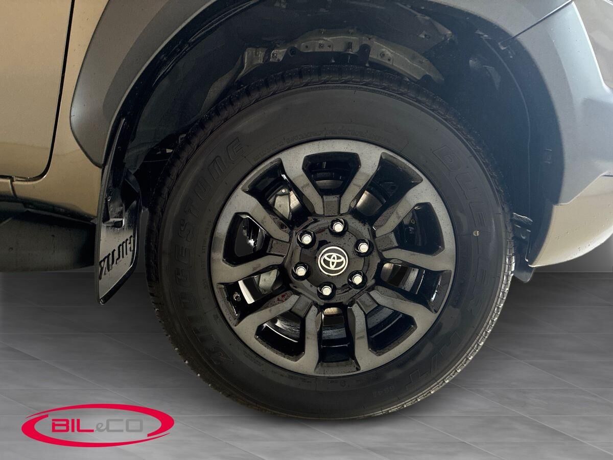 Billede af Toyota HiLux 2.8 diesel MHEV 204hk Double Cab AWD aut. gear T4 Invincible