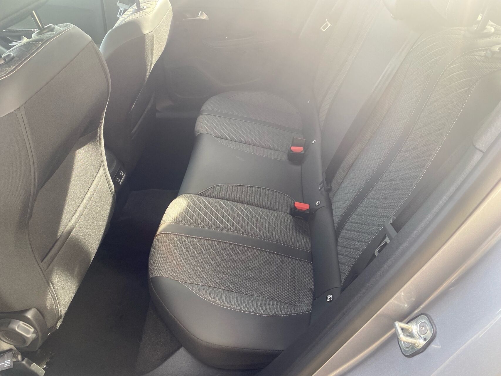 Billede af Peugeot e-2008 EL Allure 136HK 5d Aut.