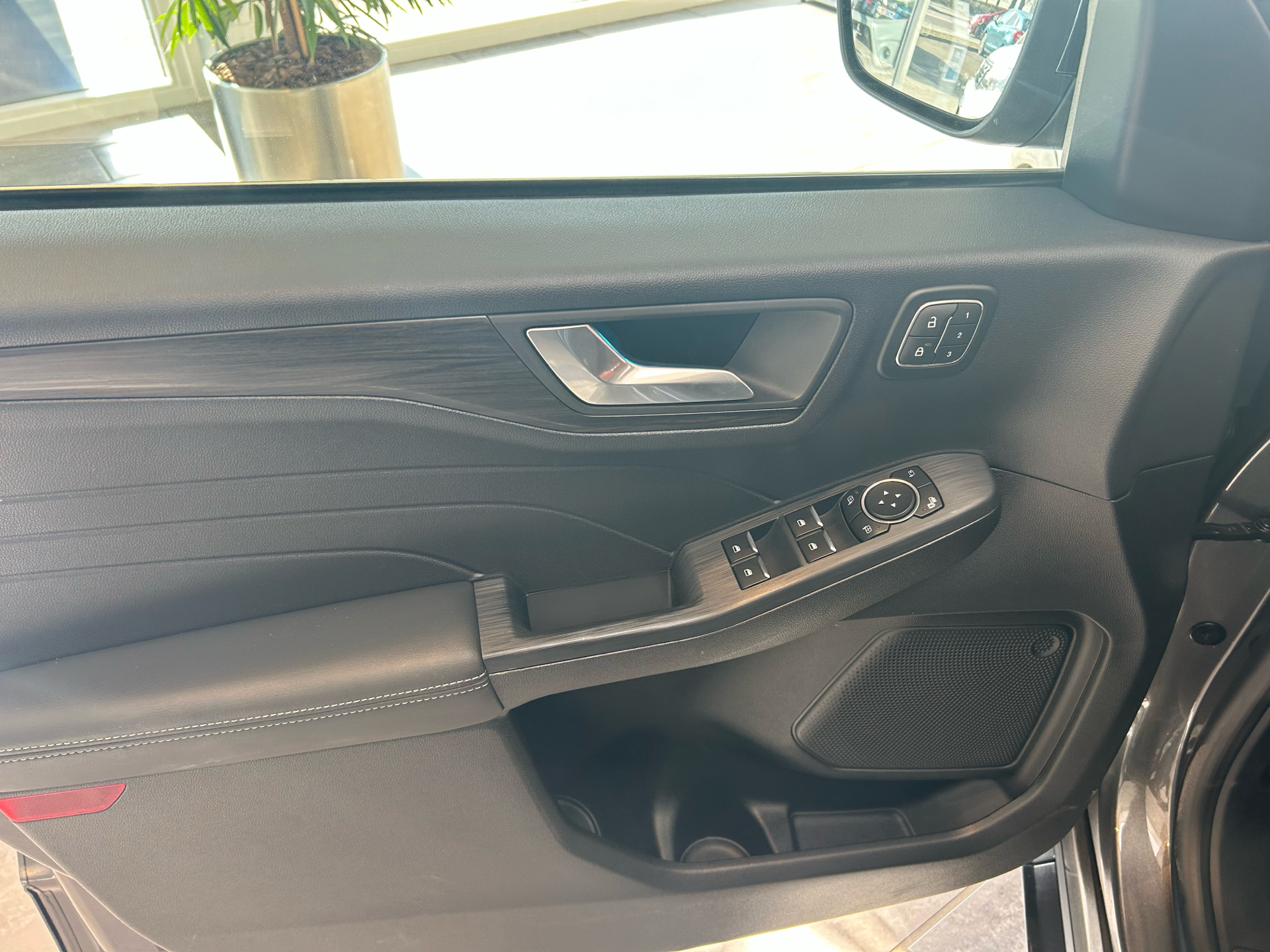 Billede af Ford Kuga 2,5 Plugin-hybrid Vignale CVT 225HK 5d Trinl. Gear