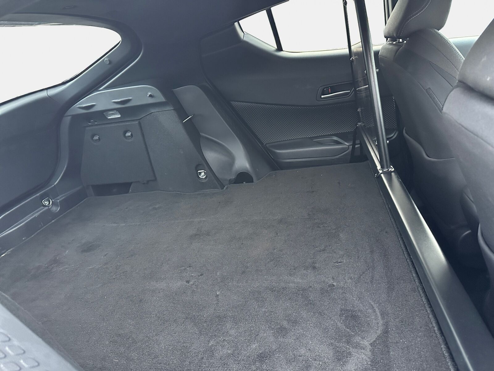 Billede af Toyota C-HR 2,0 Hybrid C-LUB Premium Multidrive S 184HK 5d Aut.