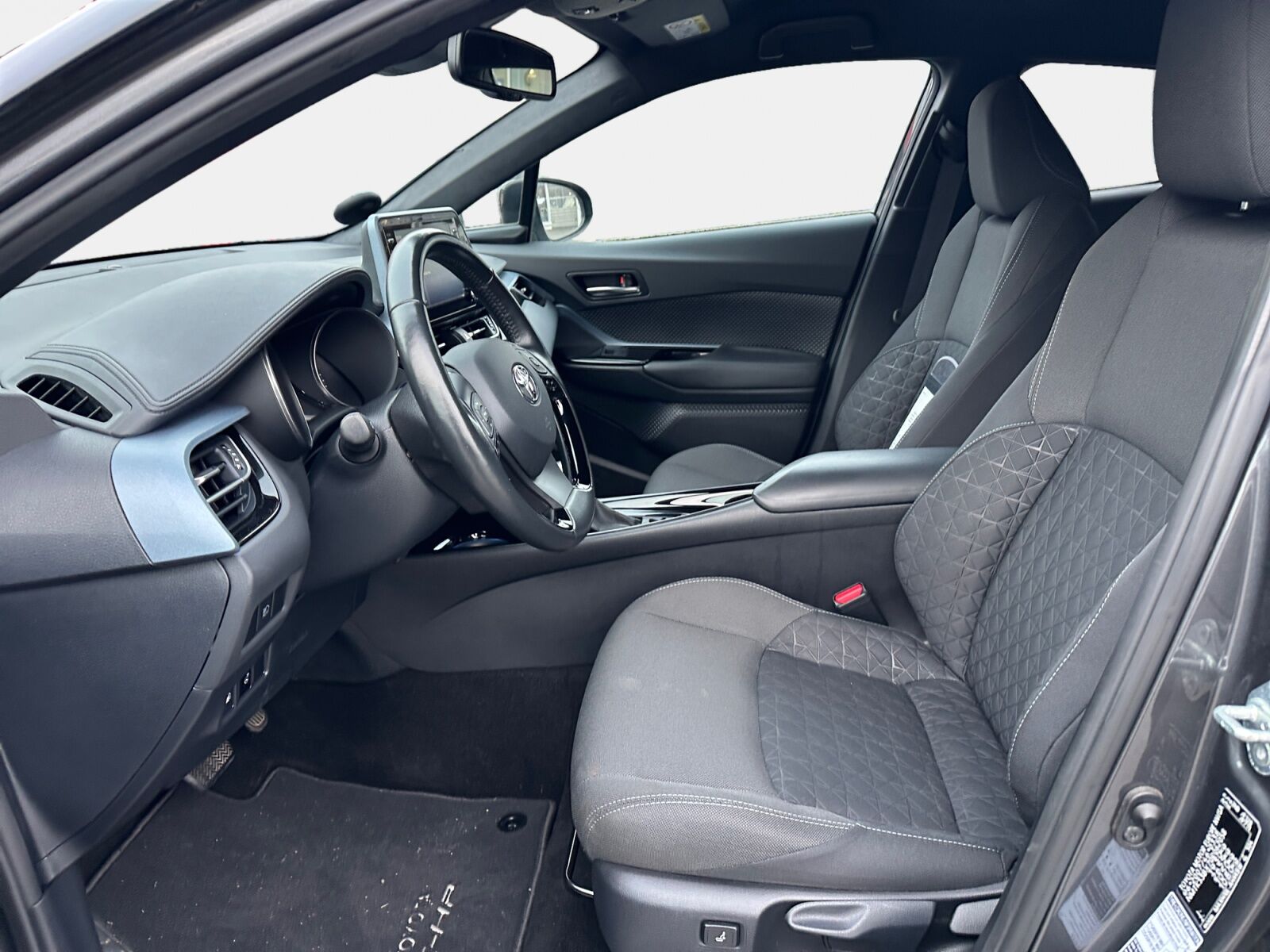 Billede af Toyota C-HR 2,0 Hybrid C-LUB Premium Multidrive S 184HK 5d Aut.