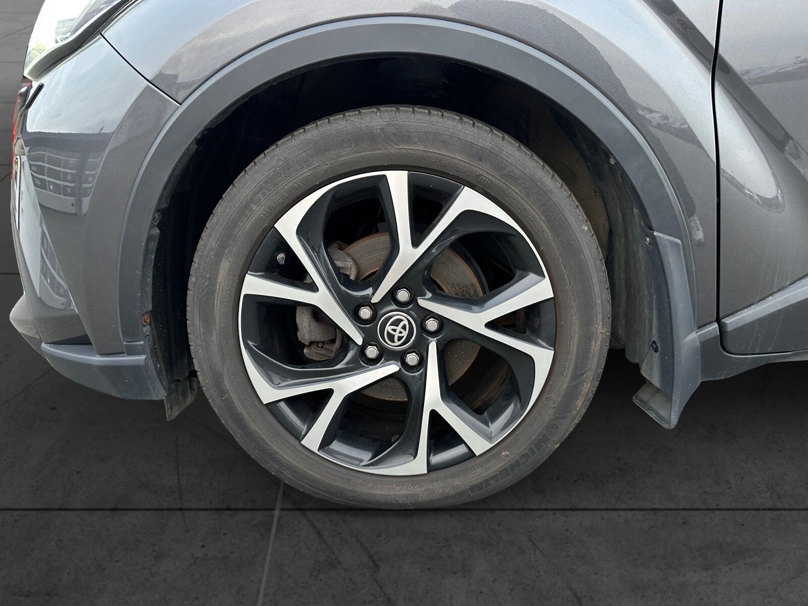 Billede af Toyota C-HR 2,0 Hybrid C-LUB Premium Multidrive S 184HK 5d Aut.