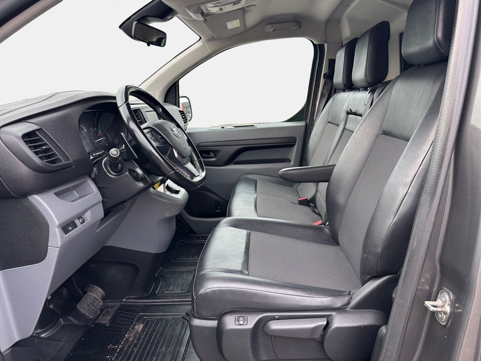 Billede af Toyota Proace Long 2,0 D Comfort Master Dobbelt skydedør, Dob. Bagdør 177HK Van 8g Aut.