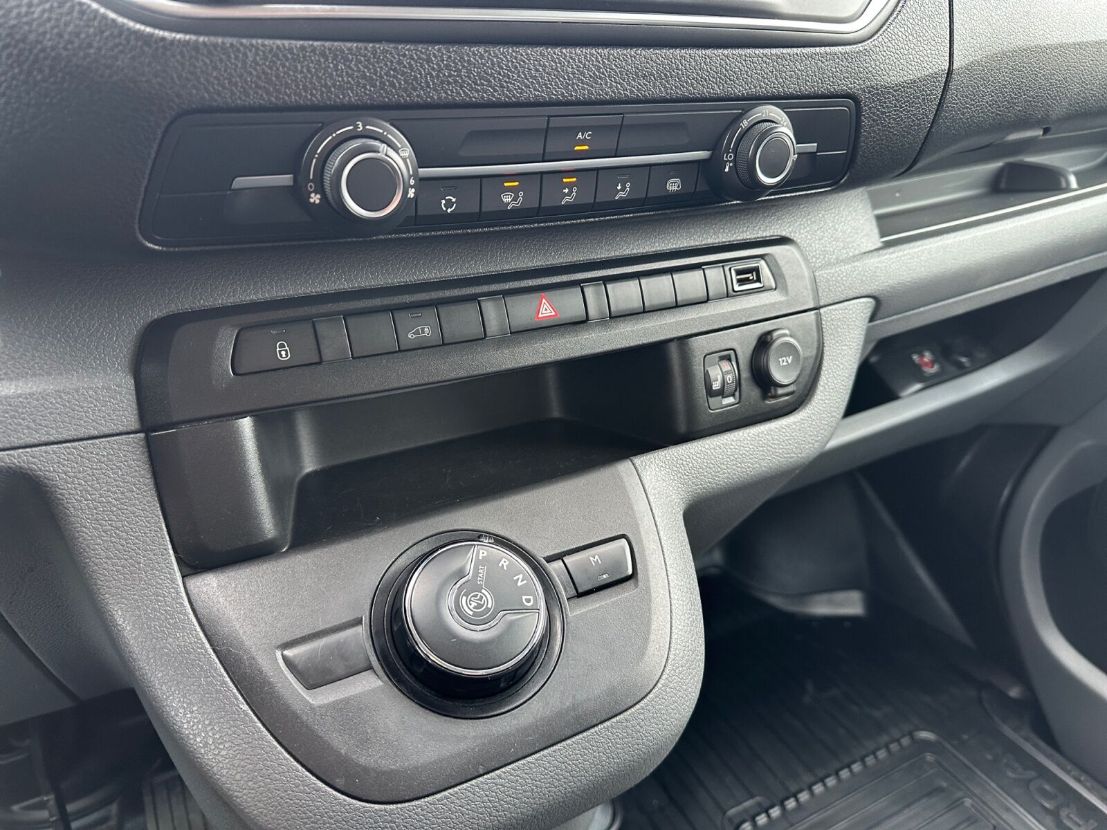 Billede af Toyota Proace Long 2,0 D Comfort Master Dobbelt skydedør, Dob. Bagdør 177HK Van 8g Aut.