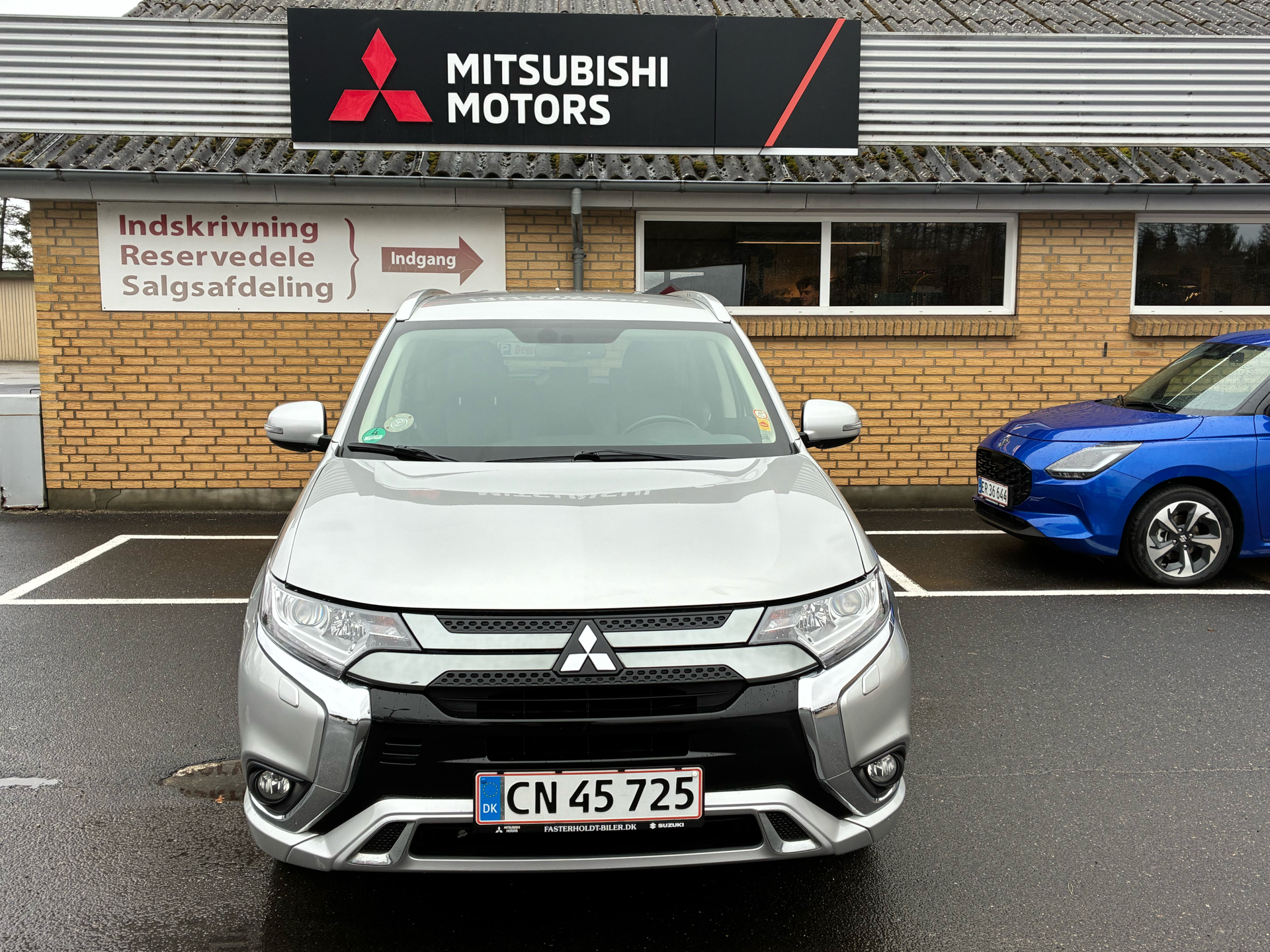Billede af Mitsubishi Outlander 2,4 PHEV  Plugin-hybrid Invite 4WD 224HK 5d 6g Trinl. Gear