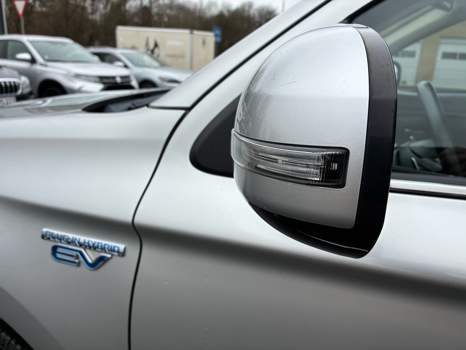 Billede af Mitsubishi Outlander 2,4 PHEV  Plugin-hybrid Invite 4WD 224HK 5d 6g Trinl. Gear