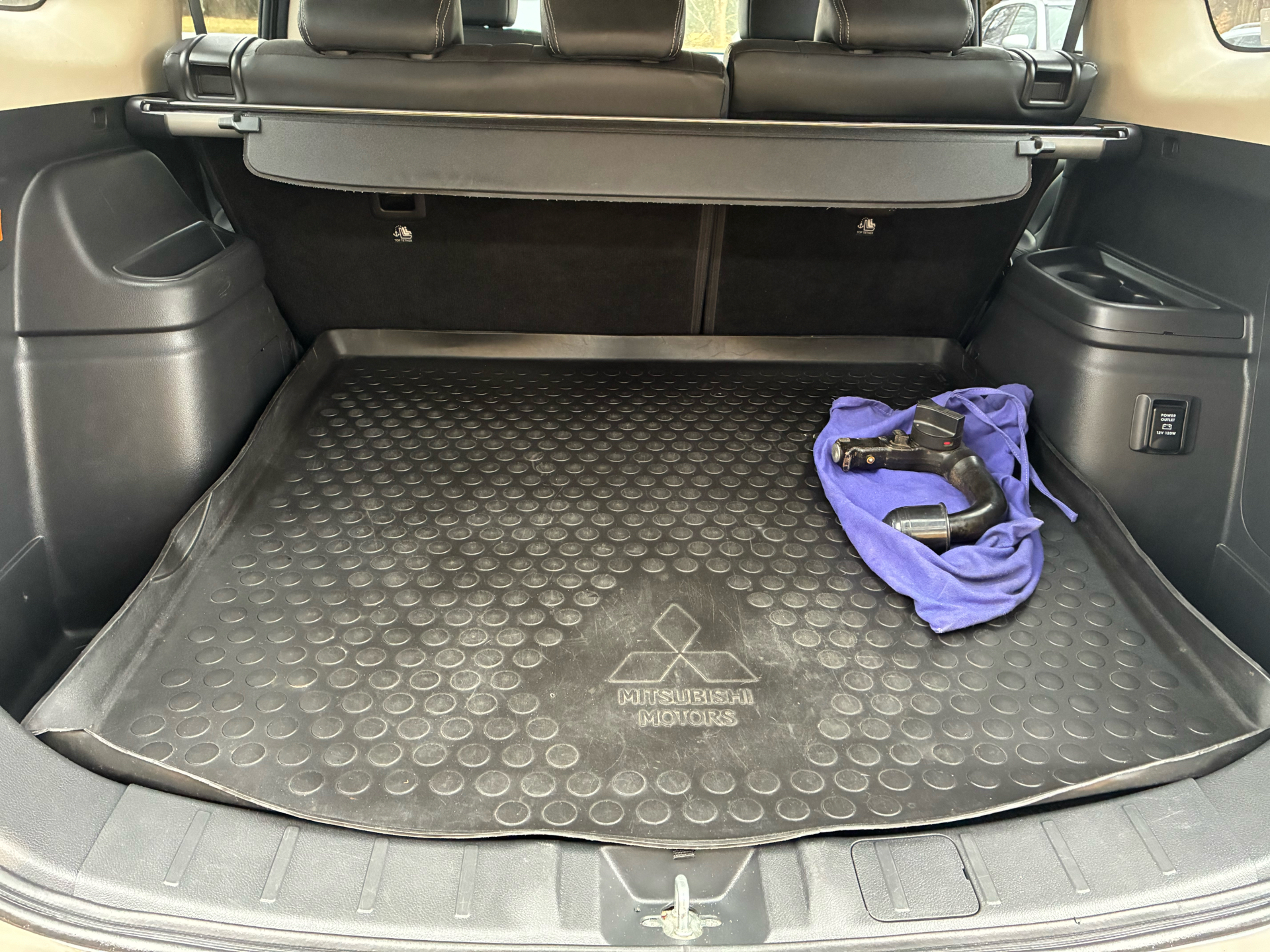 Billede af Mitsubishi Outlander 2,4 PHEV  Plugin-hybrid Invite 4WD 224HK 5d 6g Trinl. Gear