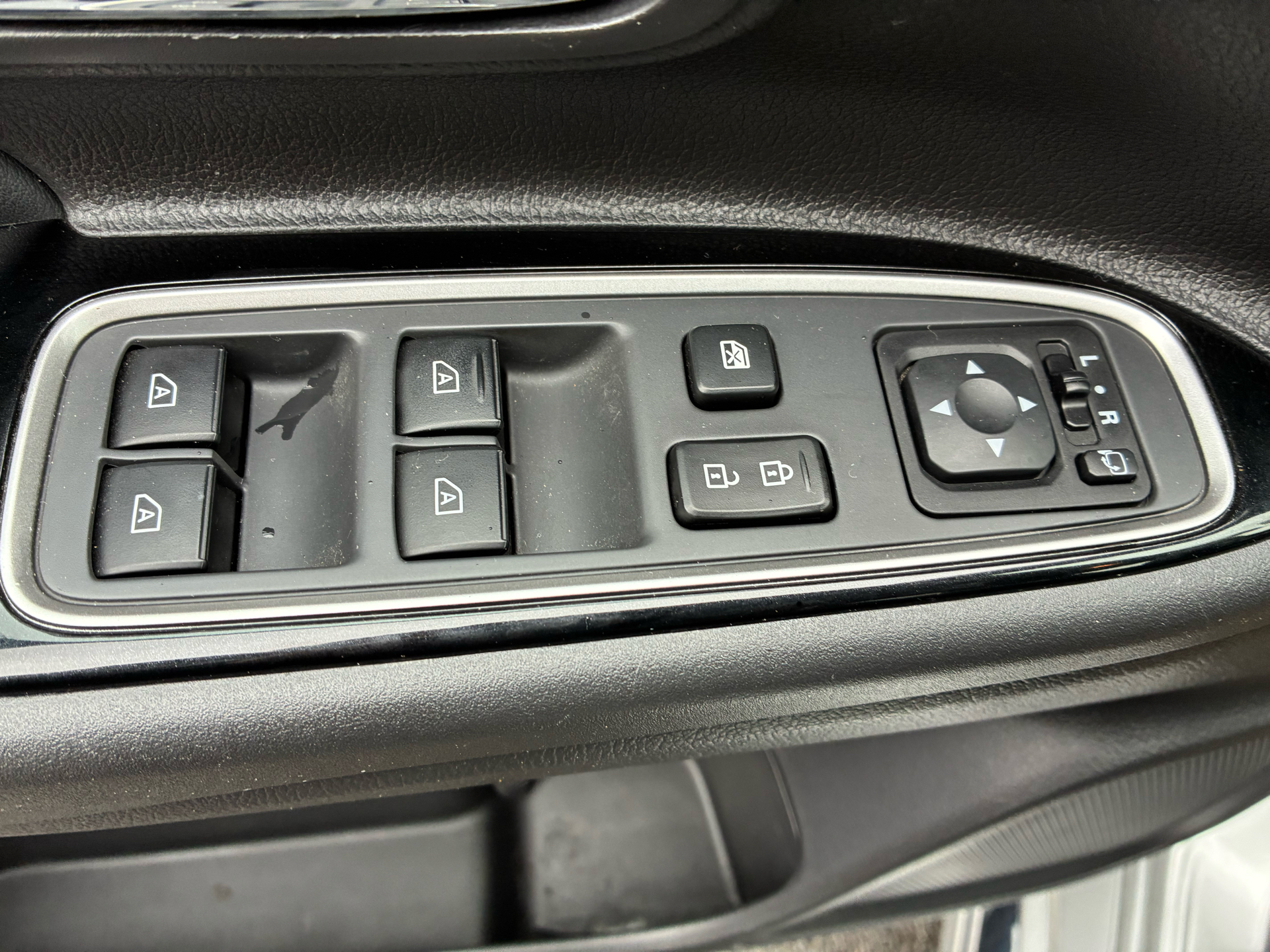 Billede af Mitsubishi Outlander 2,4 PHEV  Plugin-hybrid Invite 4WD 224HK 5d 6g Trinl. Gear