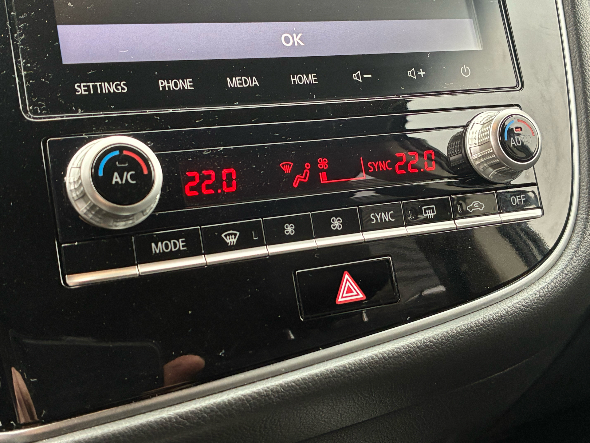 Billede af Mitsubishi Outlander 2,4 PHEV  Plugin-hybrid Invite 4WD 224HK 5d 6g Trinl. Gear