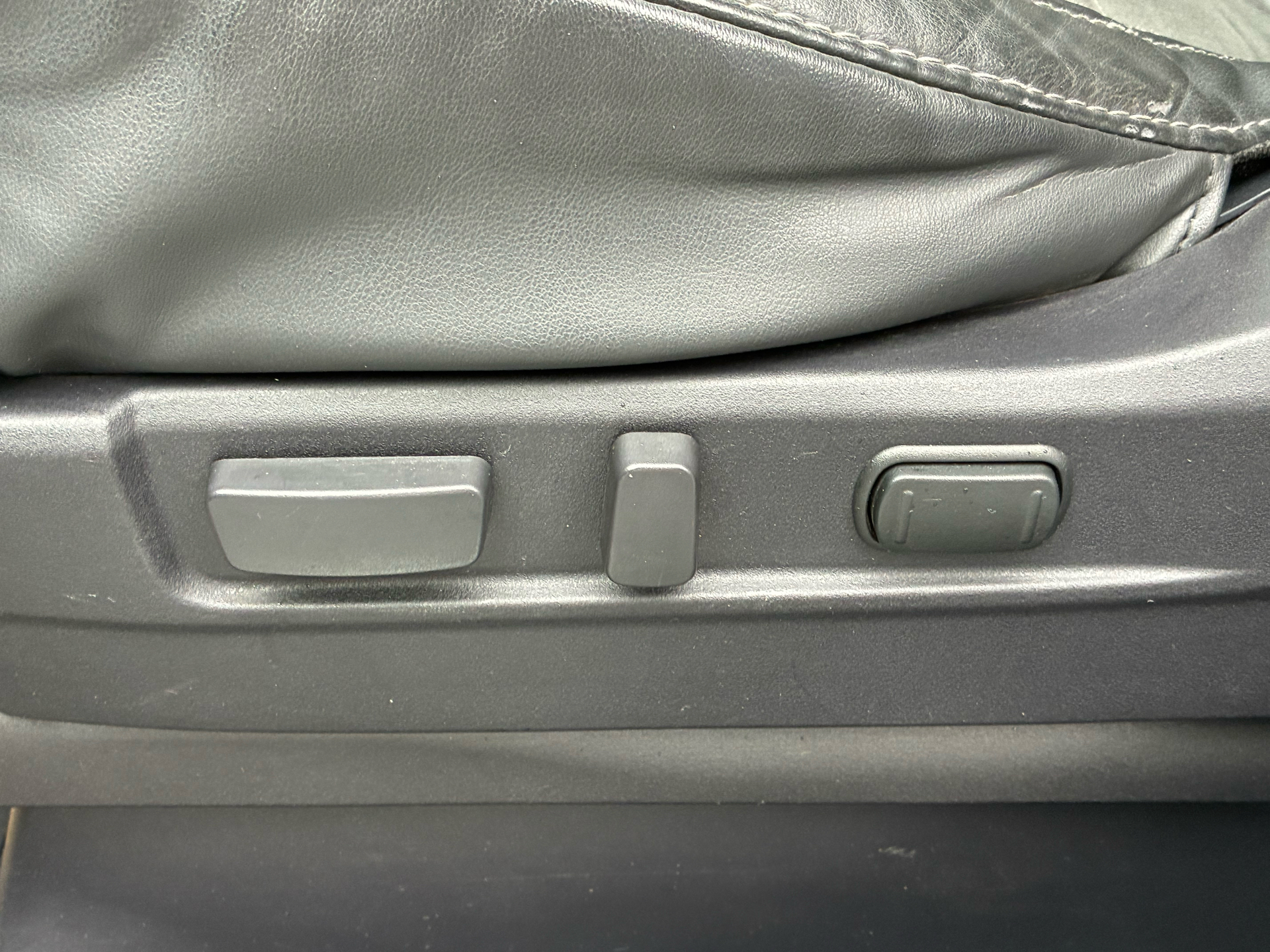 Billede af Mitsubishi Outlander 2,4 PHEV  Plugin-hybrid Invite 4WD 224HK 5d 6g Trinl. Gear