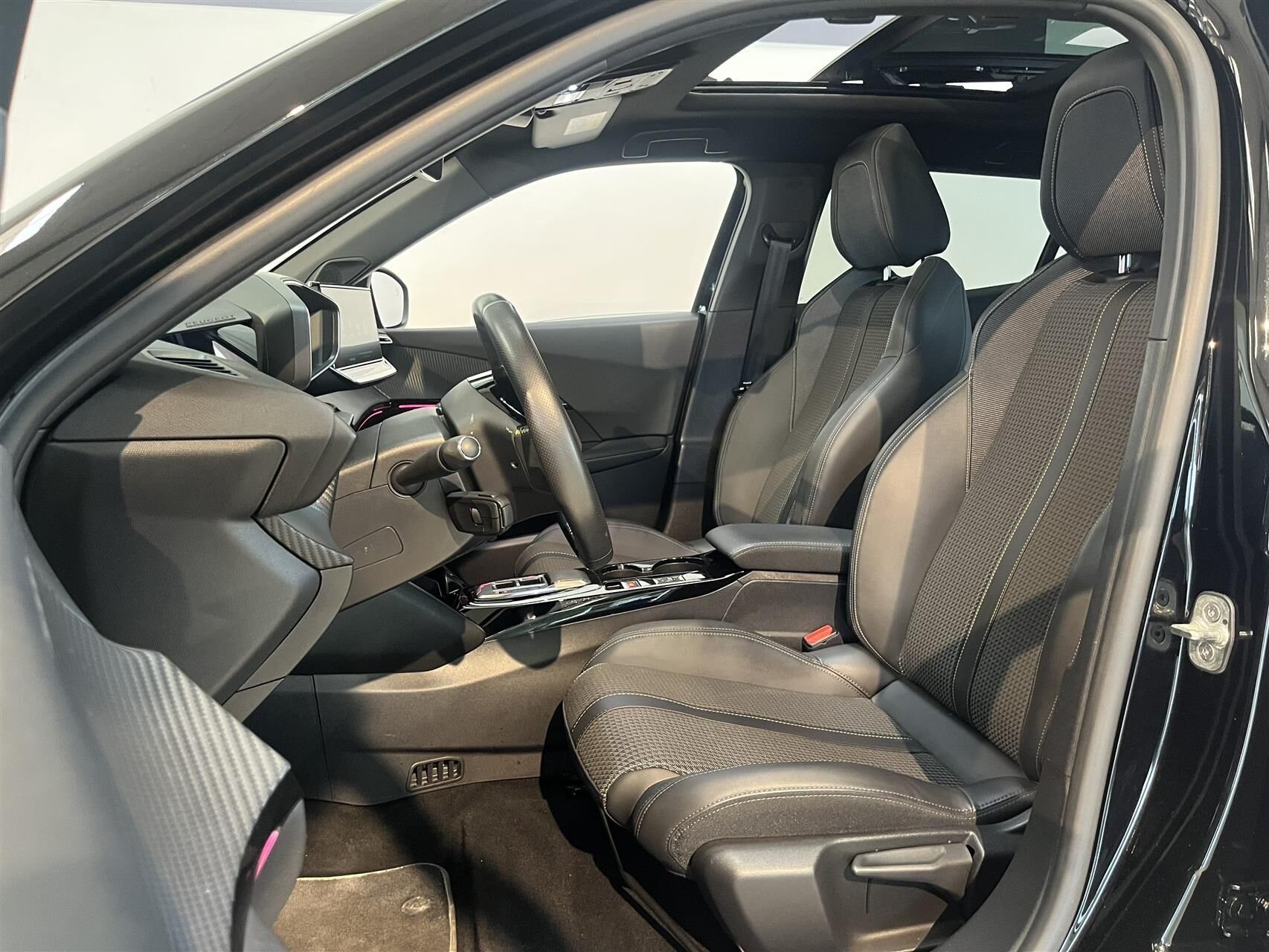 Billede af Peugeot e-2008 EL GT Sky 136HK 5d Aut.