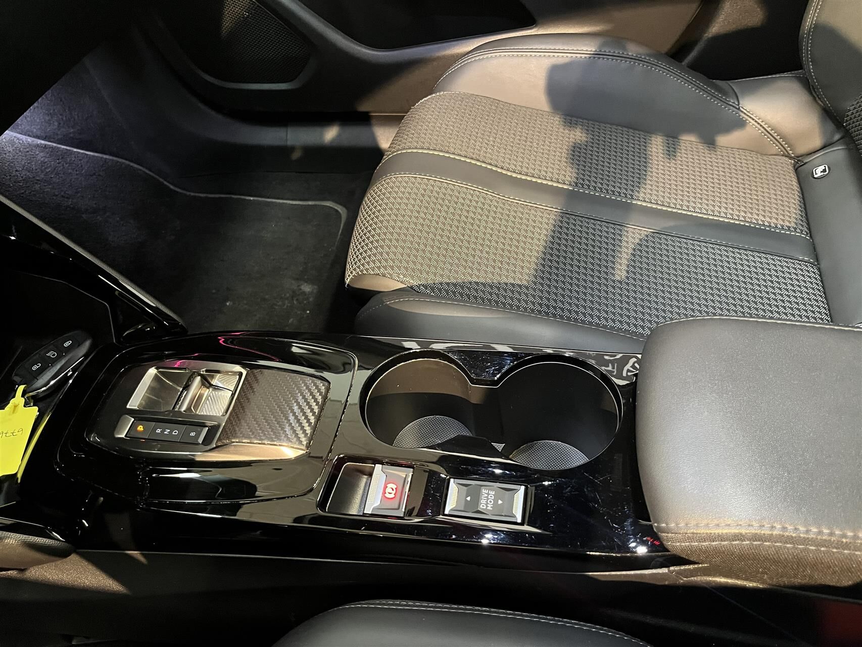 Billede af Peugeot e-2008 EL GT Sky 136HK 5d Aut.