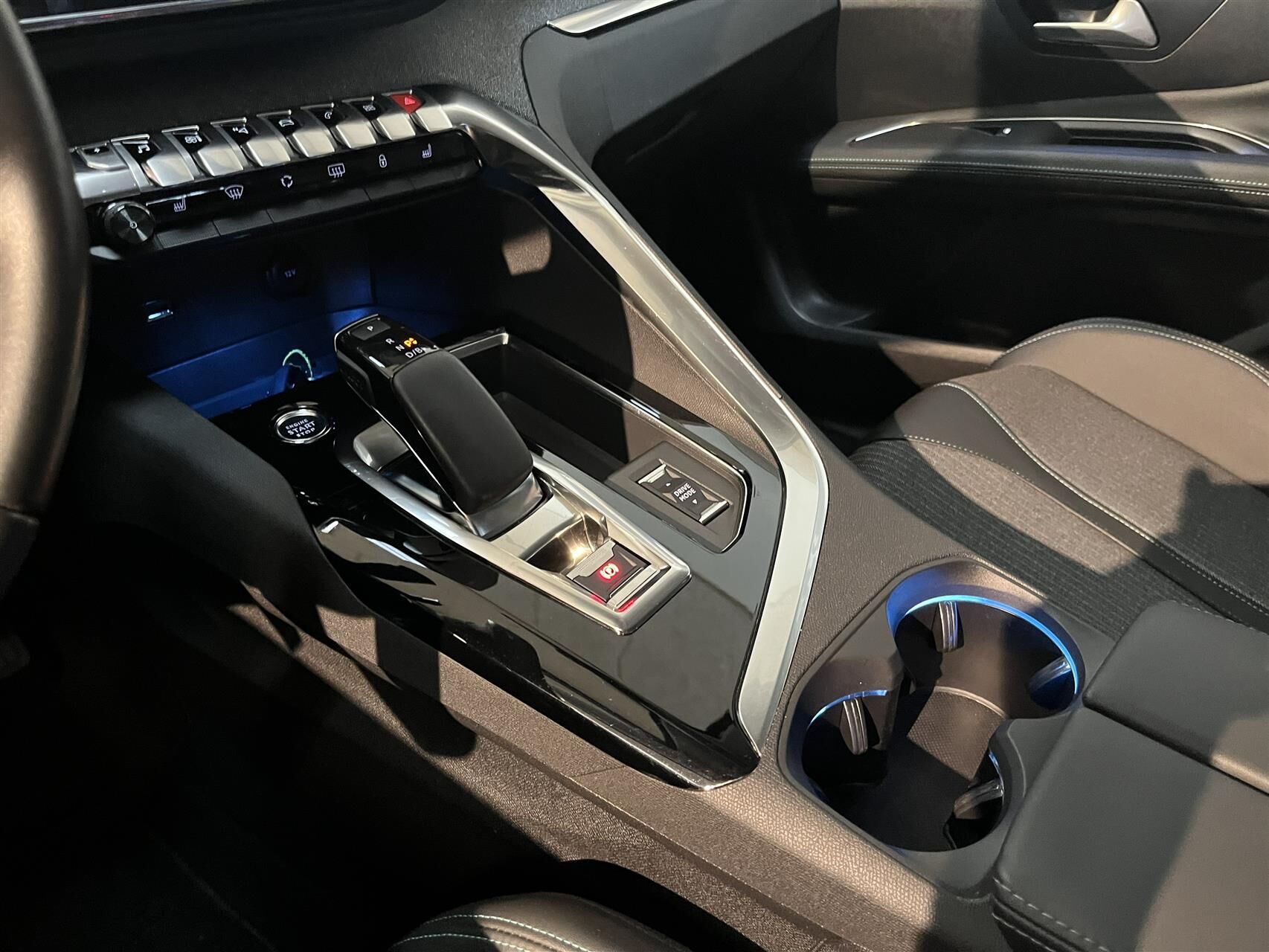 Billede af Peugeot 3008 1,6 PureTech  Plugin-hybrid First Selection EAT8 225HK 5d 8g Aut.