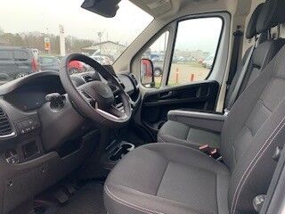 Billede af Citroën Jumper 35 L2H2 2,2 Blue HDi Masterline EAT8 140HK Van 8g Aut.