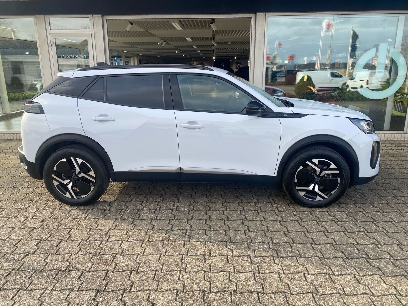 Billede af Peugeot e-2008 EL Allure 156HK 5d Aut.