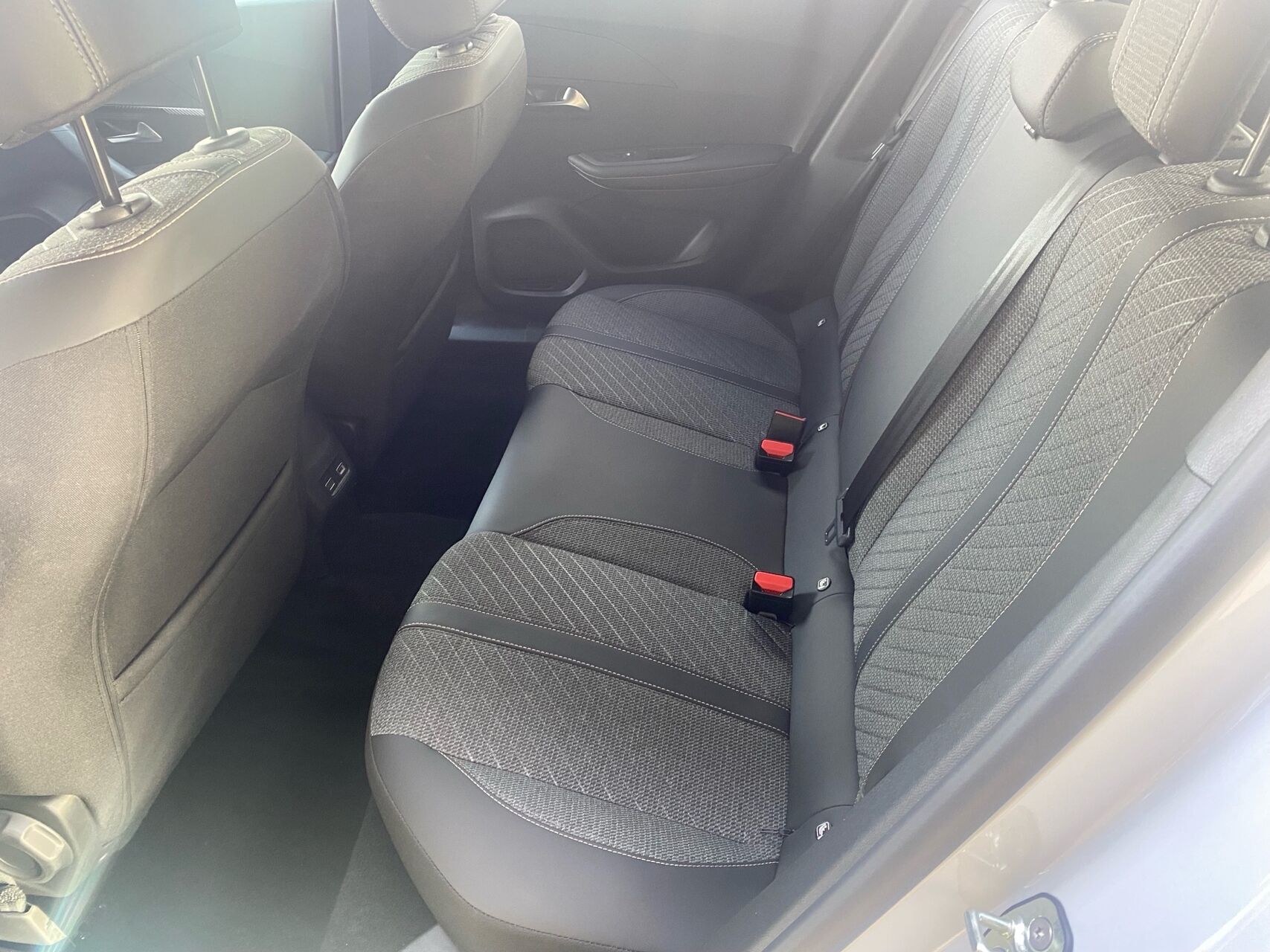 Billede af Peugeot e-2008 EL Allure 156HK 5d Aut.